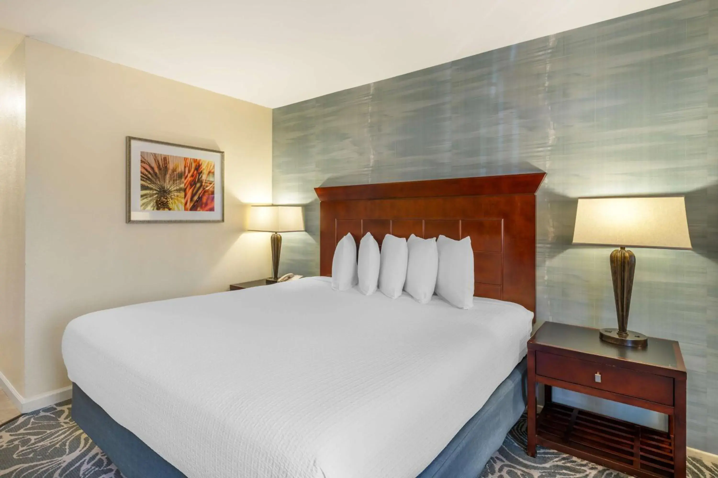 Bedroom, Bed in Best Western Plus Carpinteria Inn Bedroom, Bed in Best Western Plus Carpinteria Inn