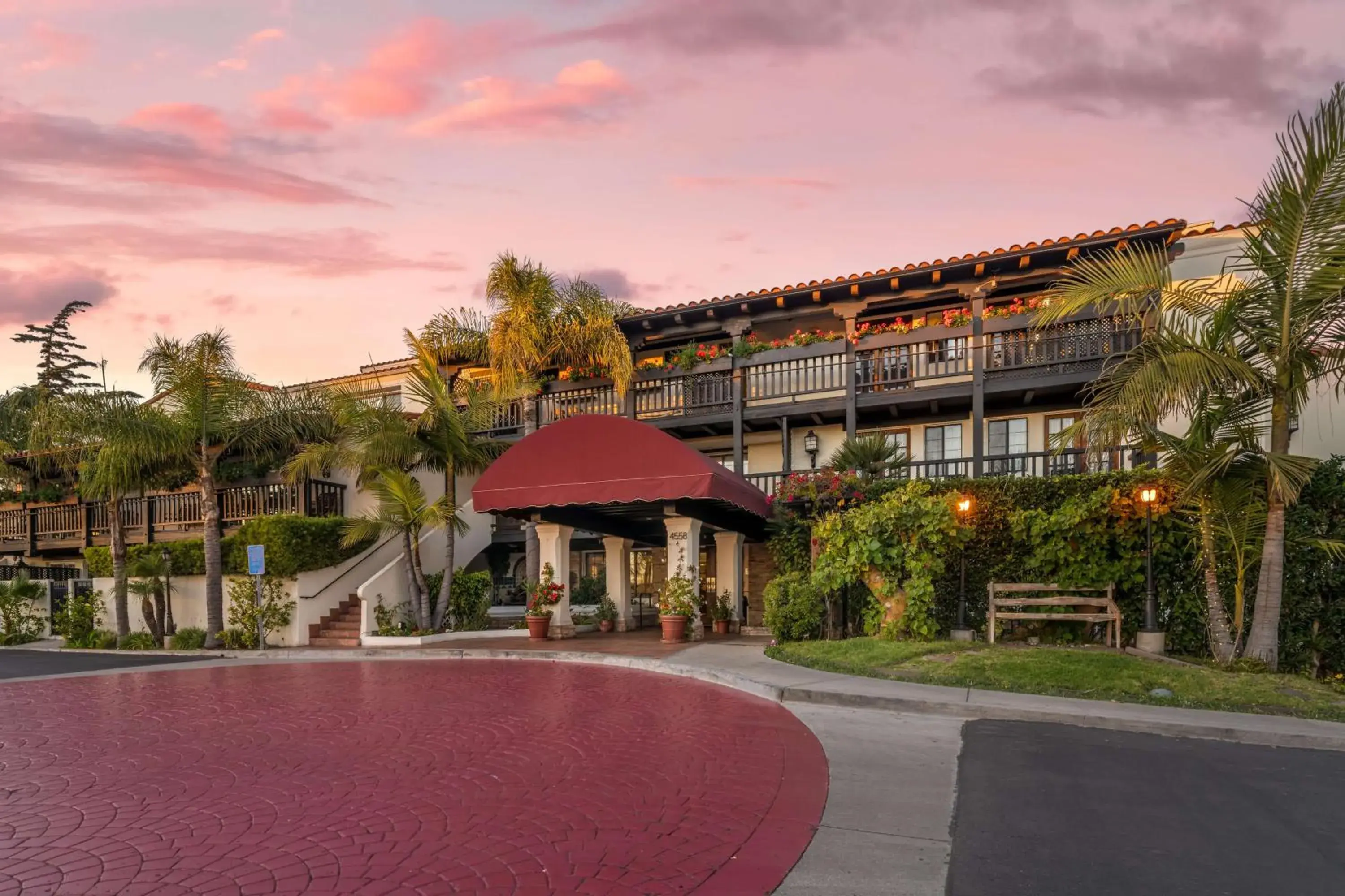 Property building in Best Western Plus Carpinteria Inn Property building in Best Western Plus Carpinteria Inn