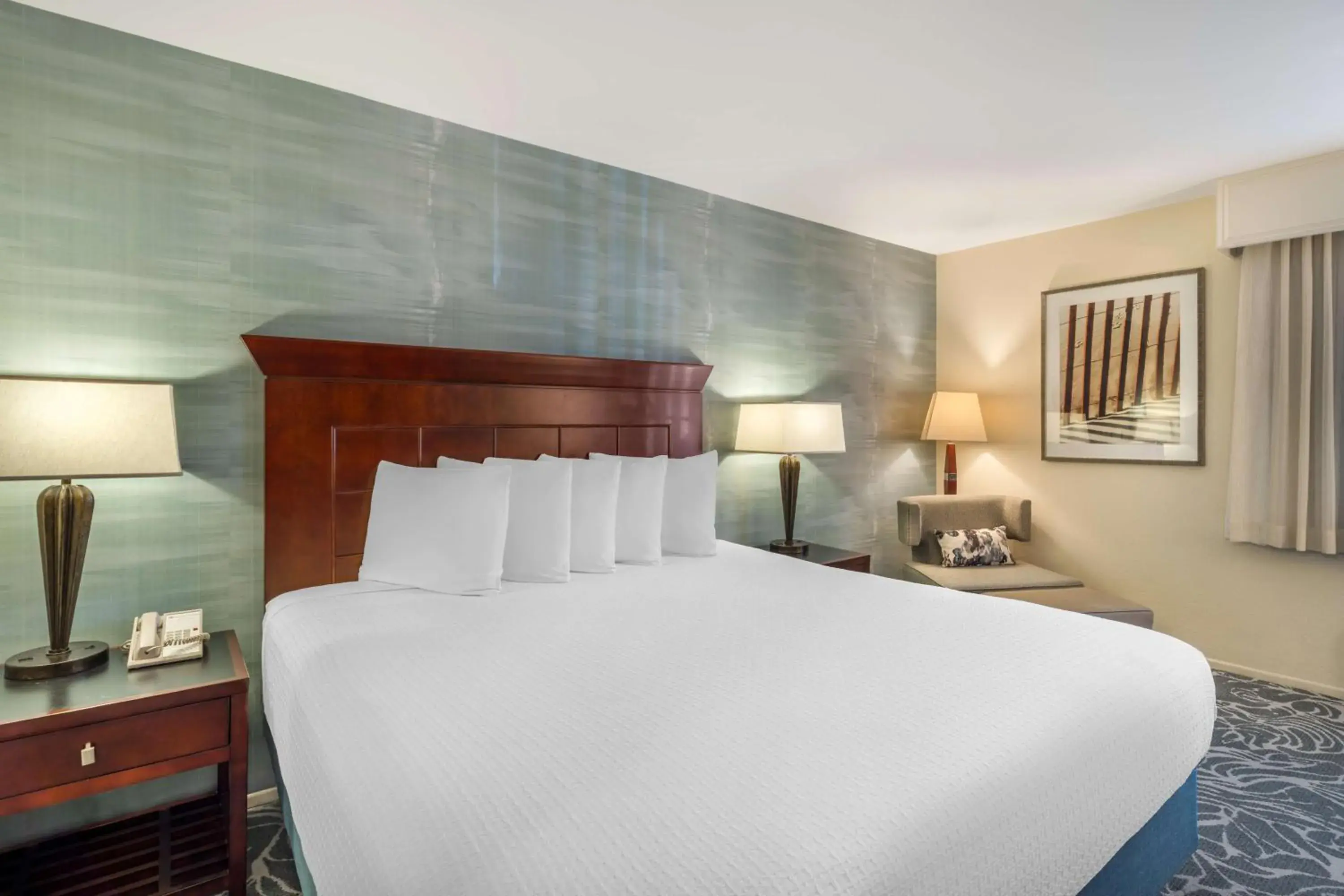 Bedroom, Bed in Best Western Plus Carpinteria Inn Bedroom, Bed in Best Western Plus Carpinteria Inn