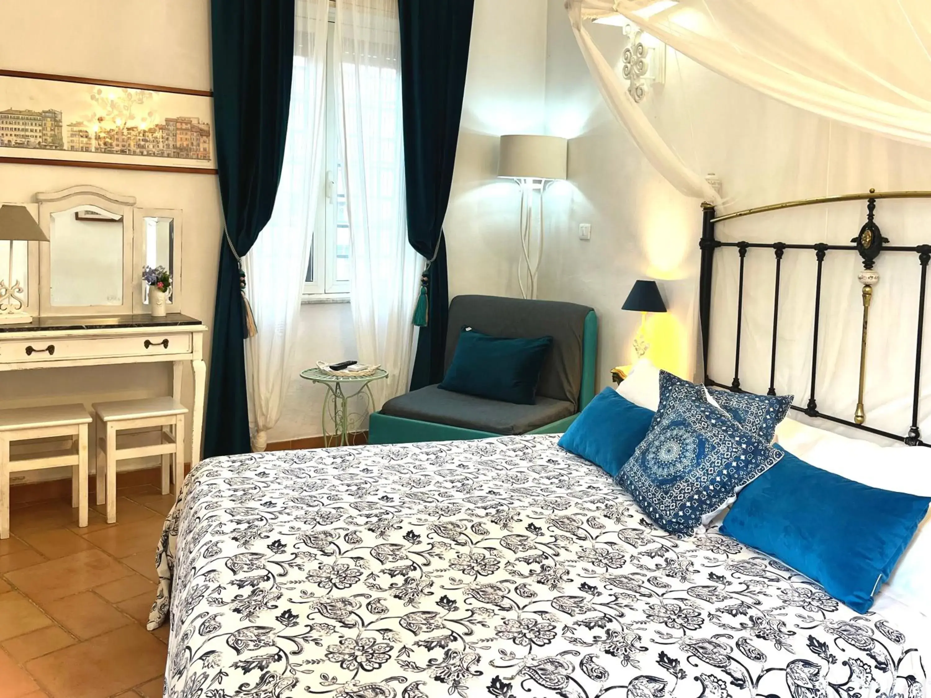 Bed in Barocchetto Romano Bed in Barocchetto Romano