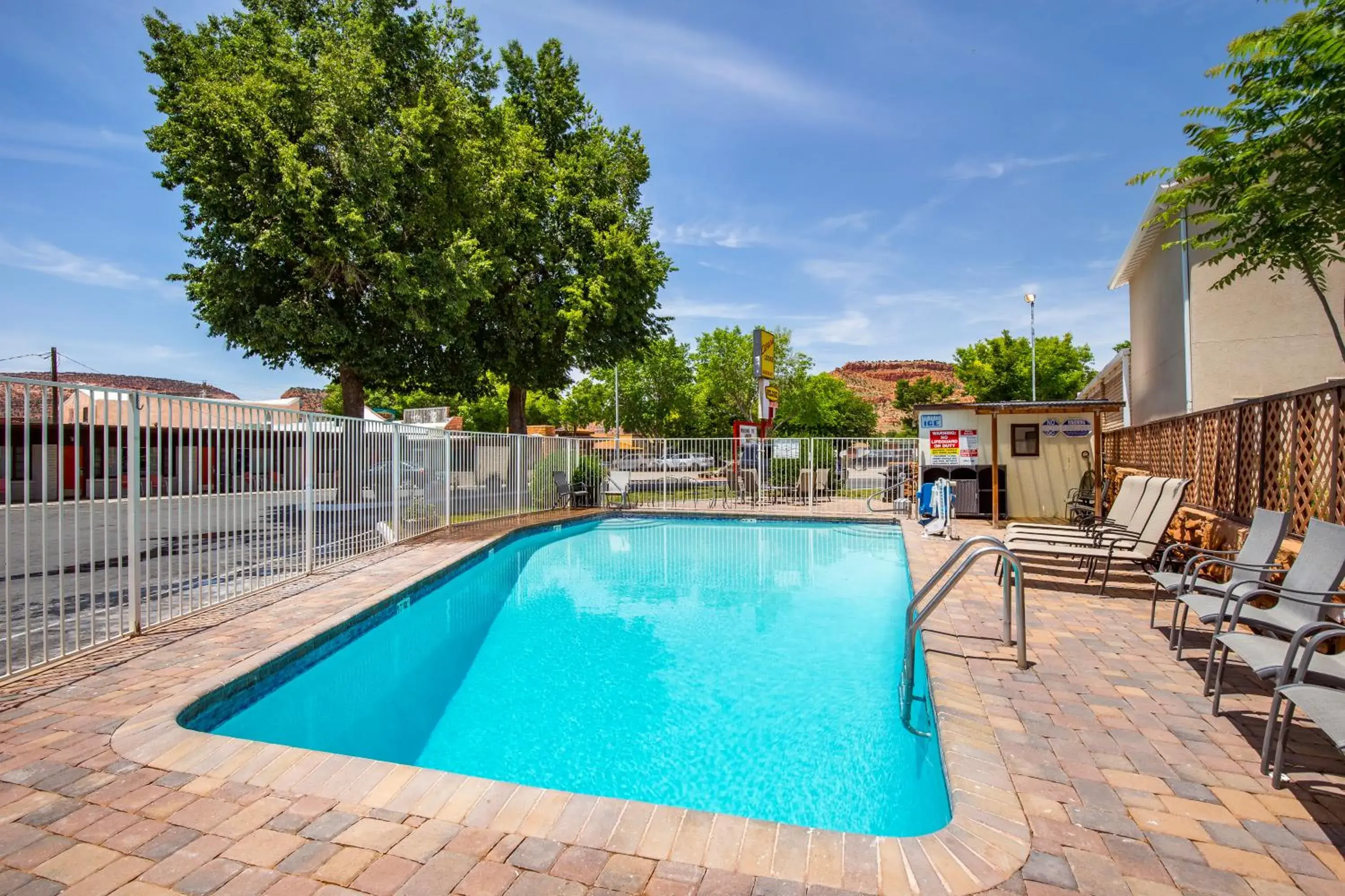 Swimming pool in Aikens Lodge Swimming pool in Aikens Lodge