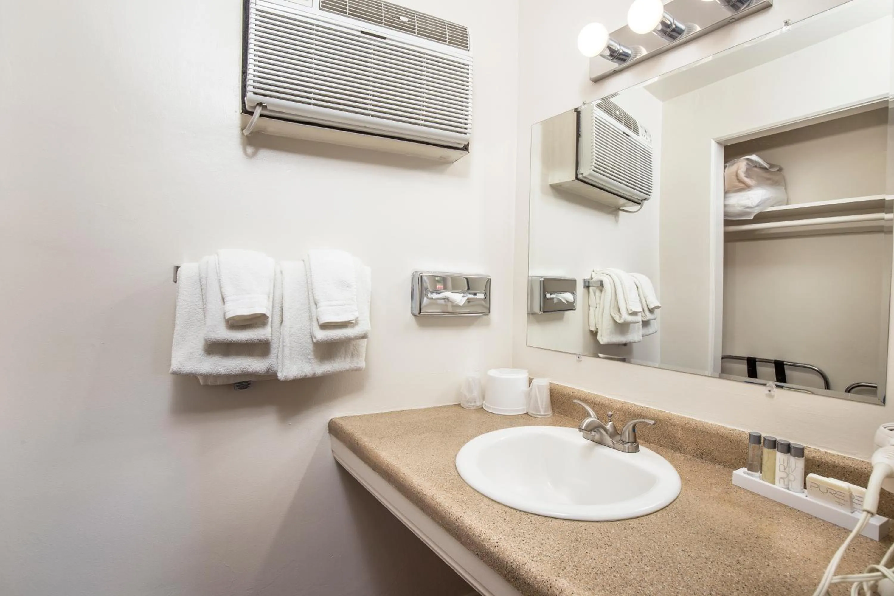 Bathroom in Aikens Lodge