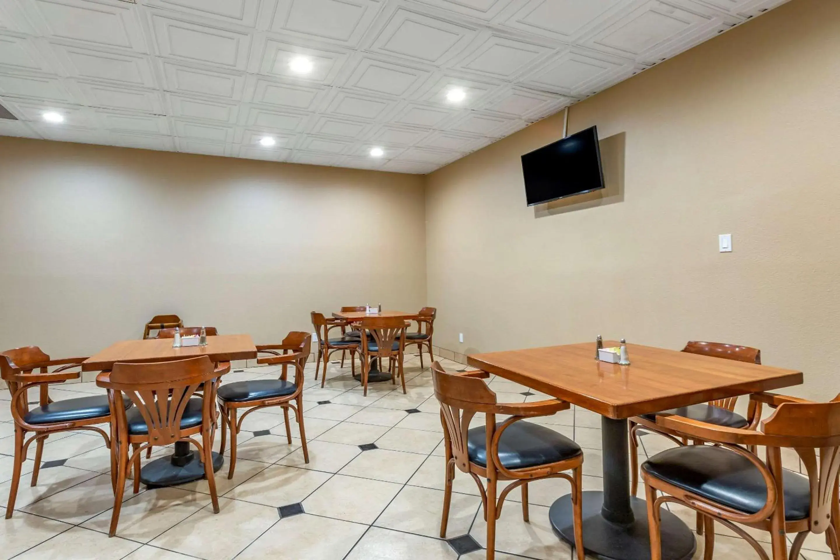 Restaurant/places to eat in Clarion Inn & Suites Roswell Restaurant/places to eat in Clarion Inn & Suites Roswell