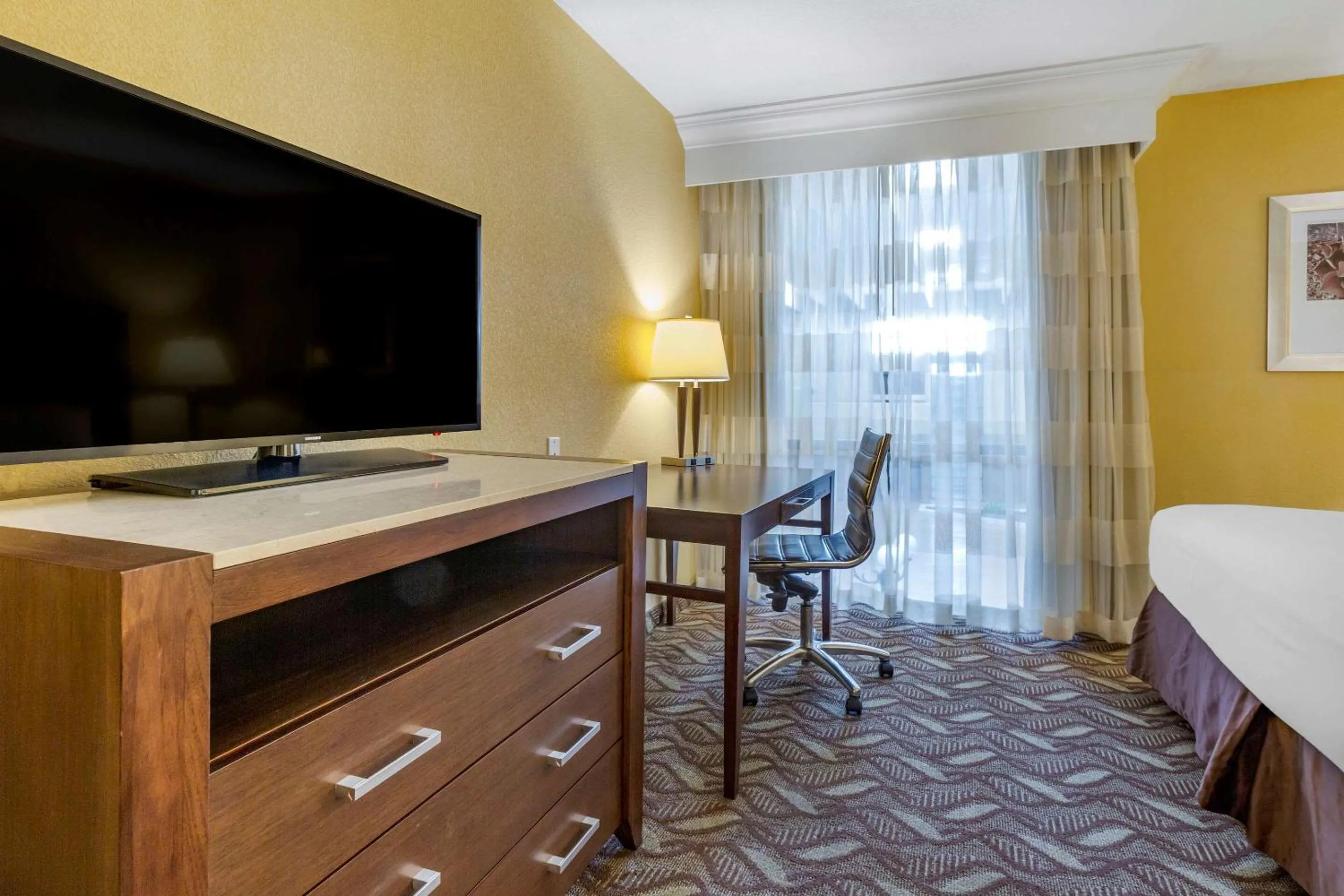 Bedroom, Bed in Clarion Inn & Suites Roswell