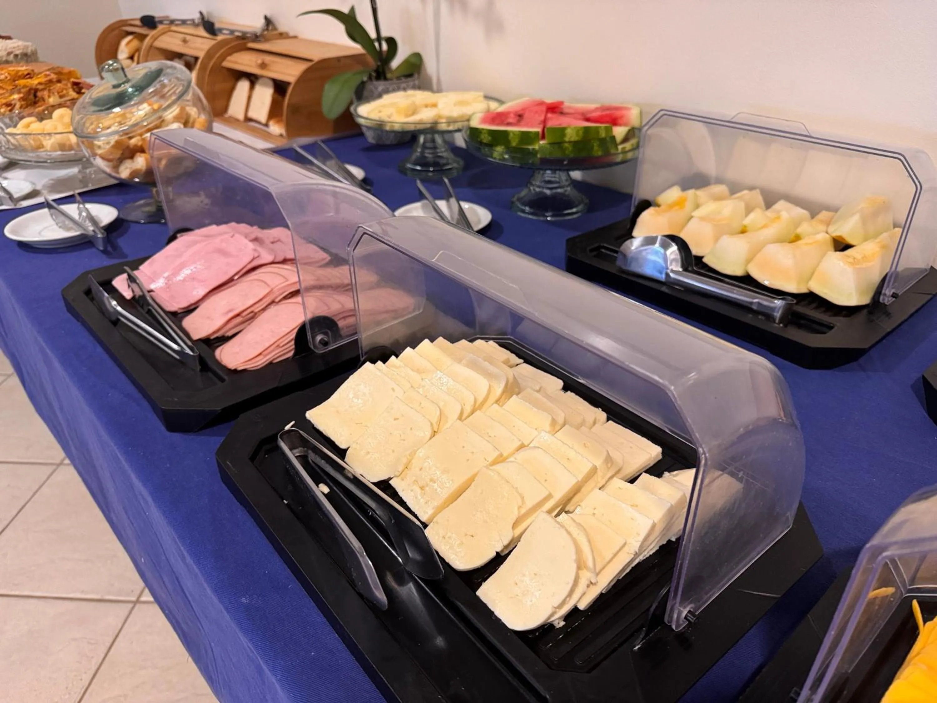 Buffet breakfast in Pousada Porto Praia