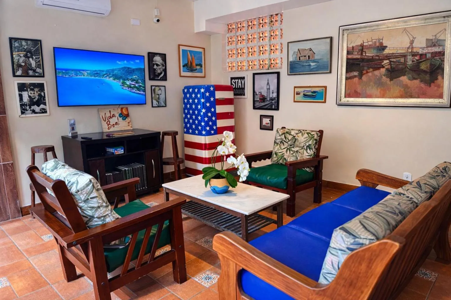 Communal lounge/ TV room in Pousada Porto Praia