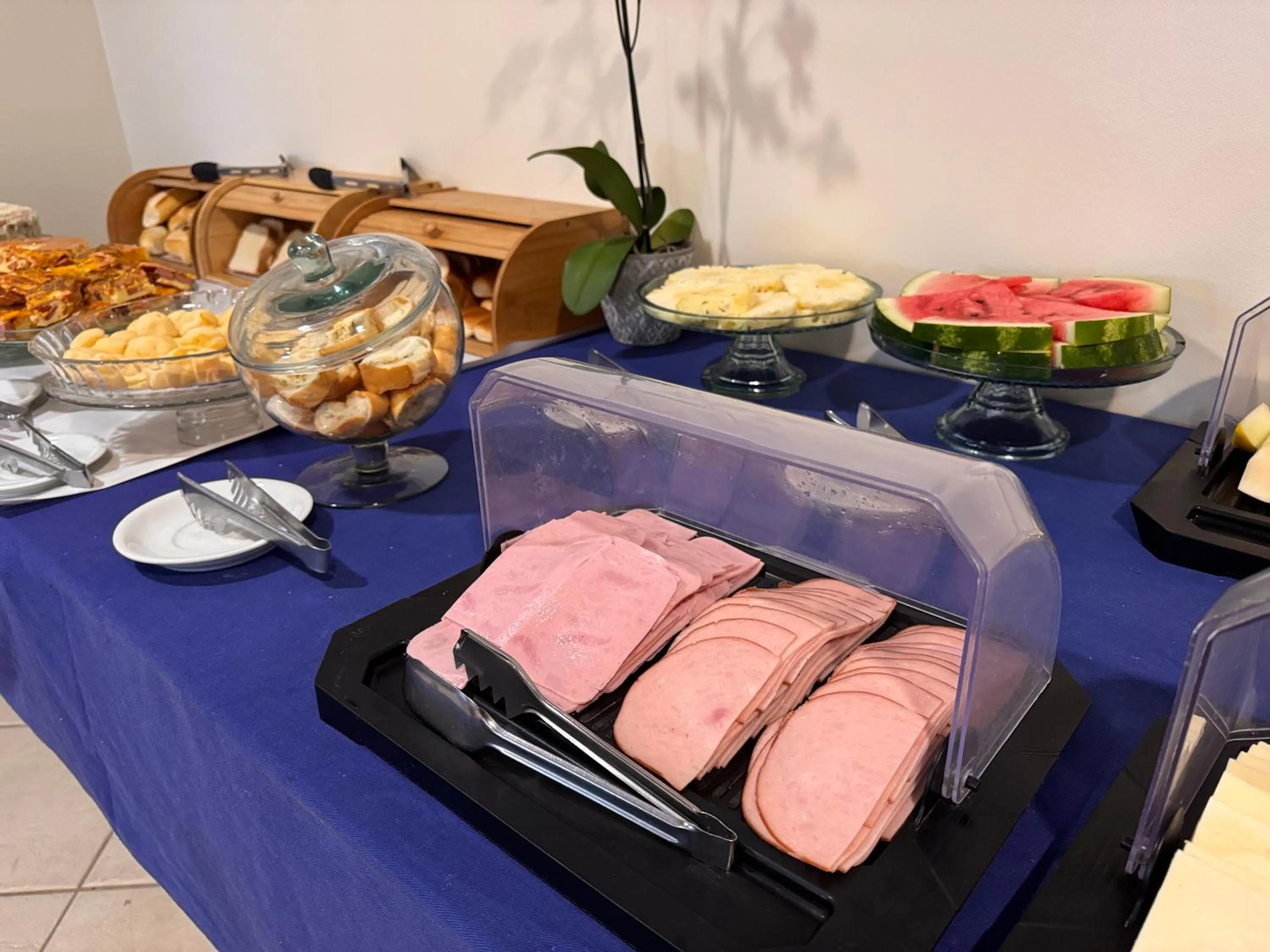 Buffet breakfast in Pousada Porto Praia