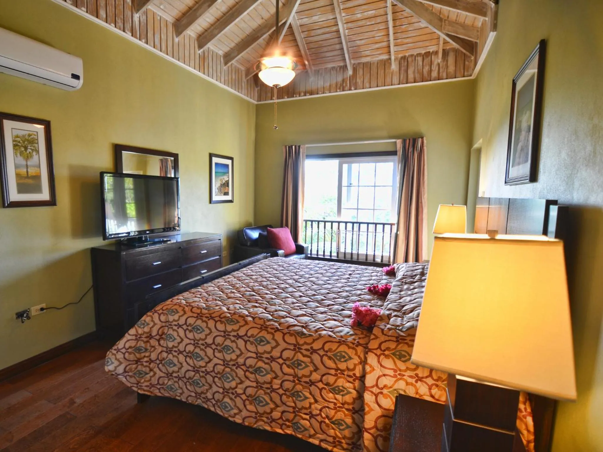 Bedroom, Bed in Tropical Lagoon Resort