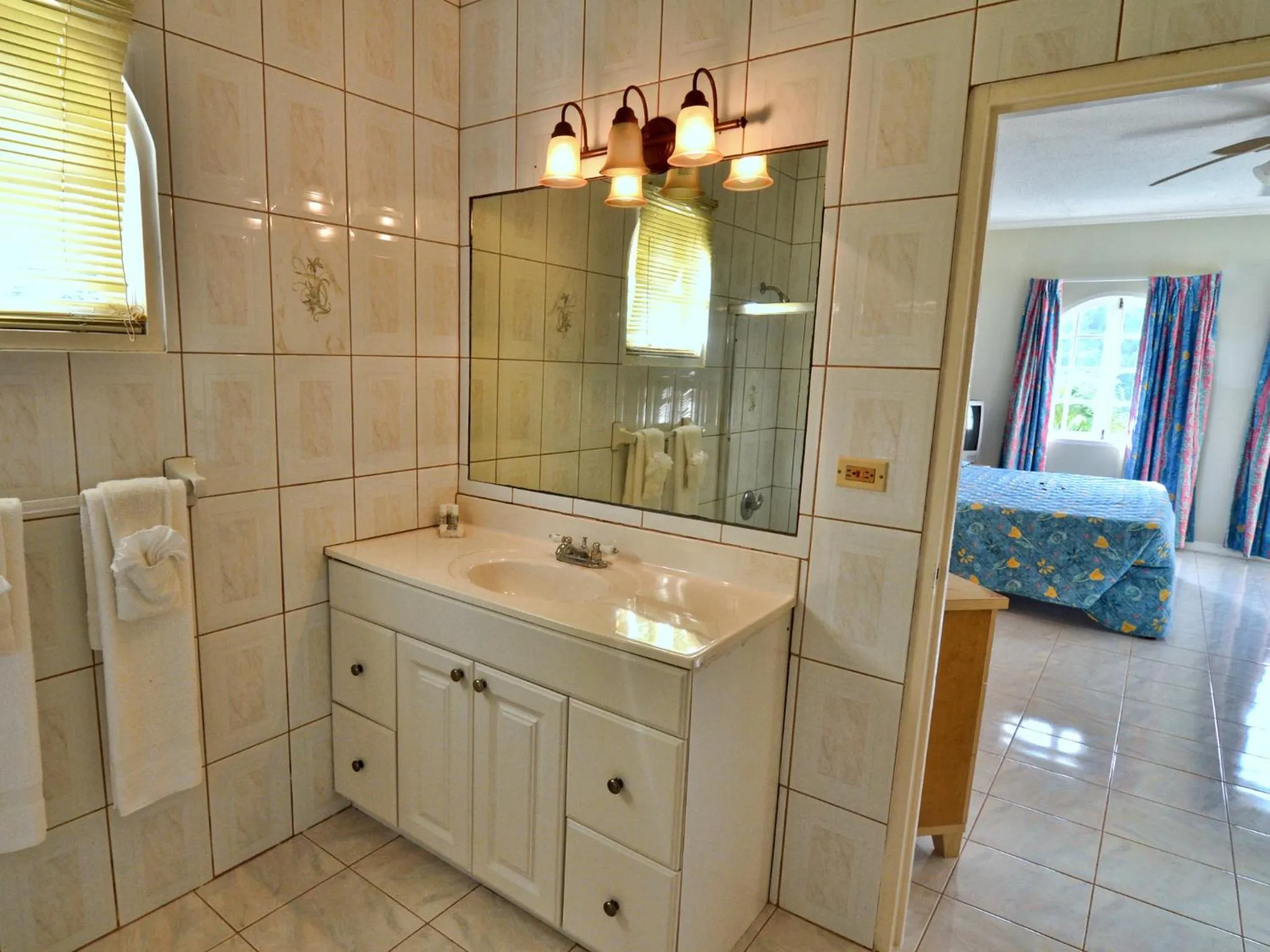 Bathroom in Tropical Lagoon Resort