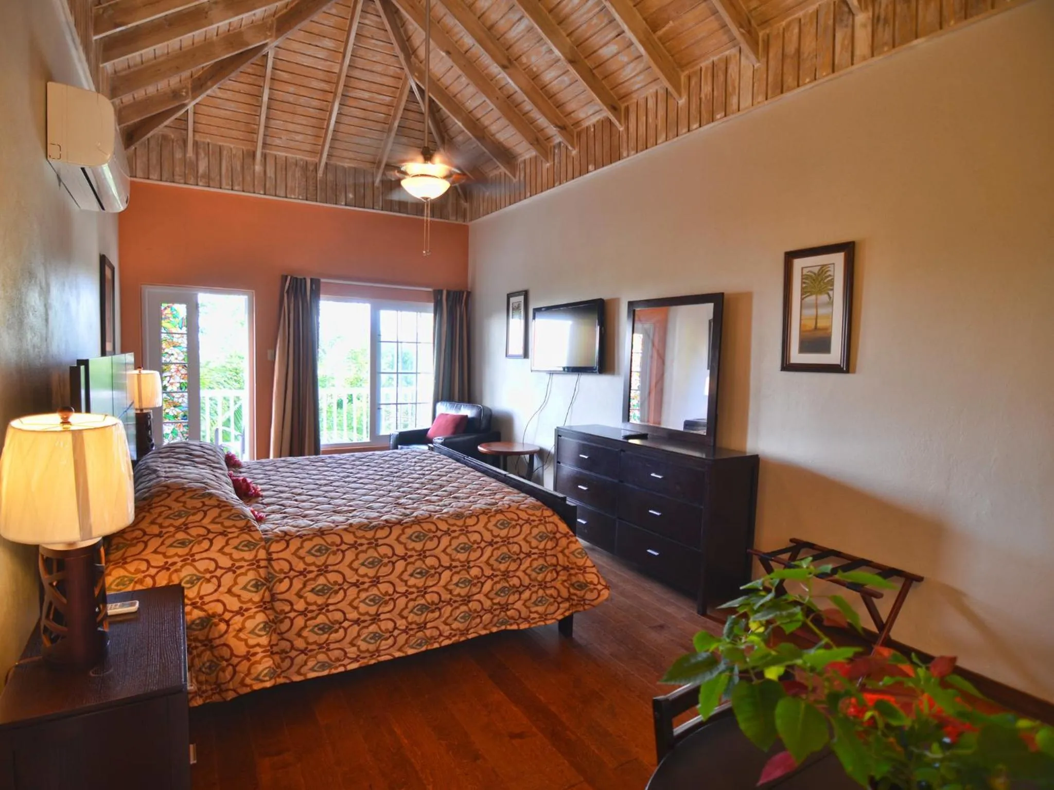 Bedroom, Bed in Tropical Lagoon Resort