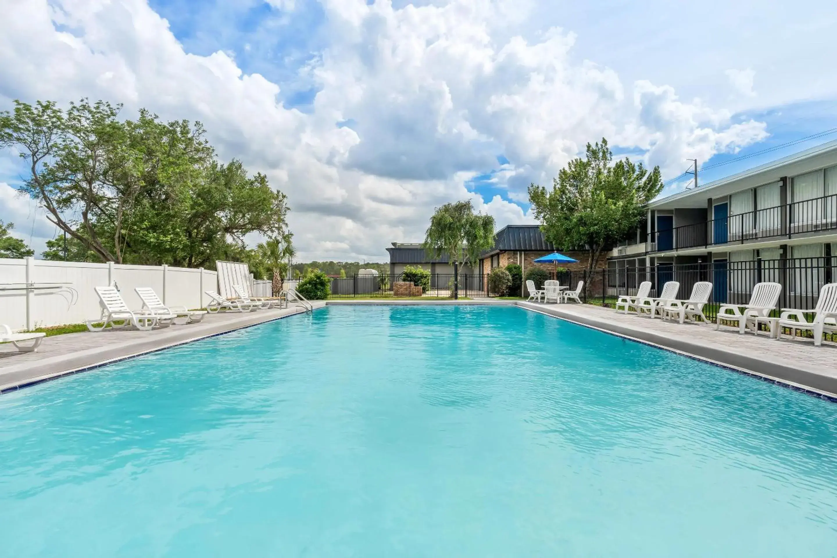 Swimming pool in Quality Inn & Suites Ocala I-75 Swimming pool in Quality Inn & Suites Ocala I-75