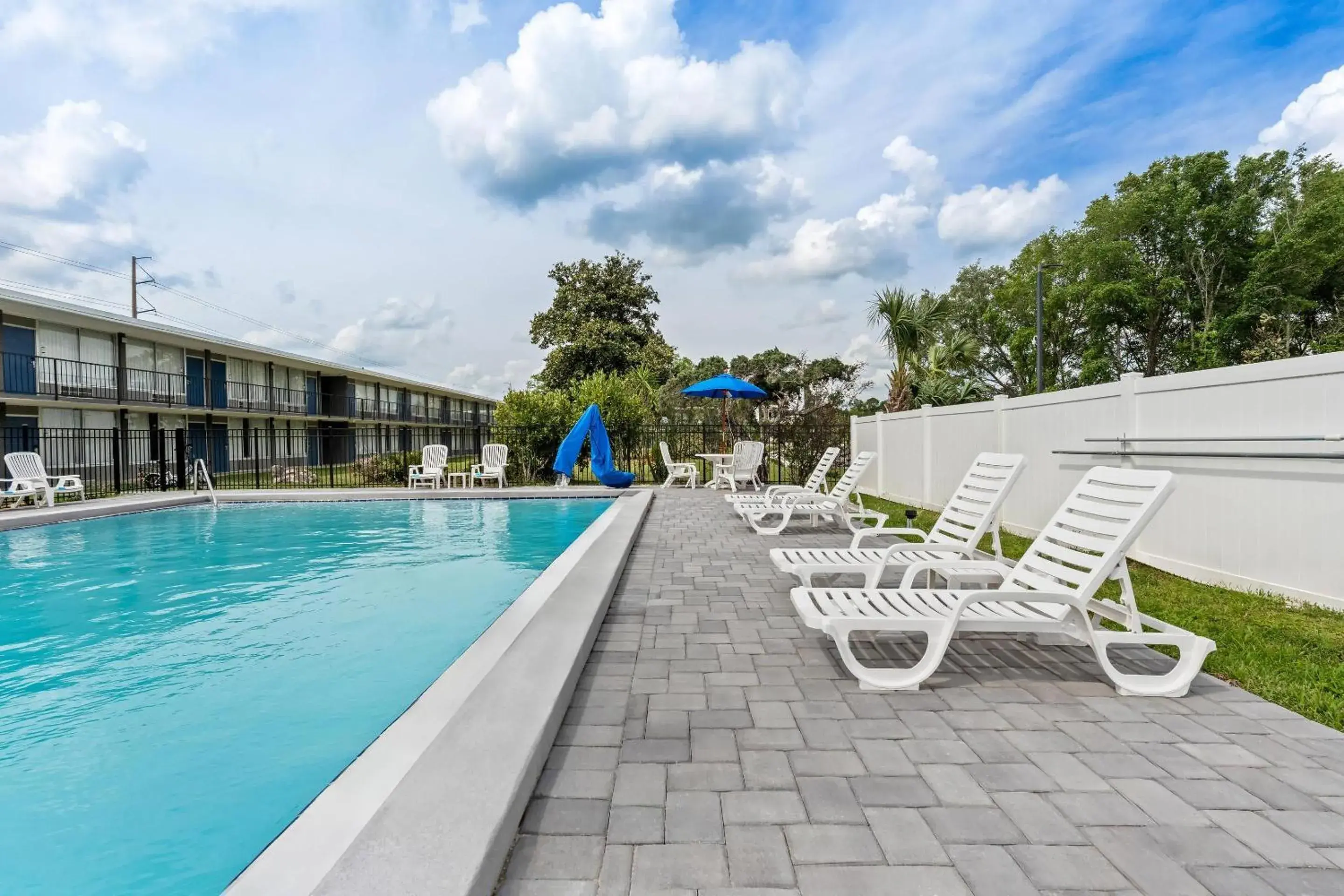 Swimming pool in Quality Inn & Suites Ocala I-75 Swimming pool in Quality Inn & Suites Ocala I-75