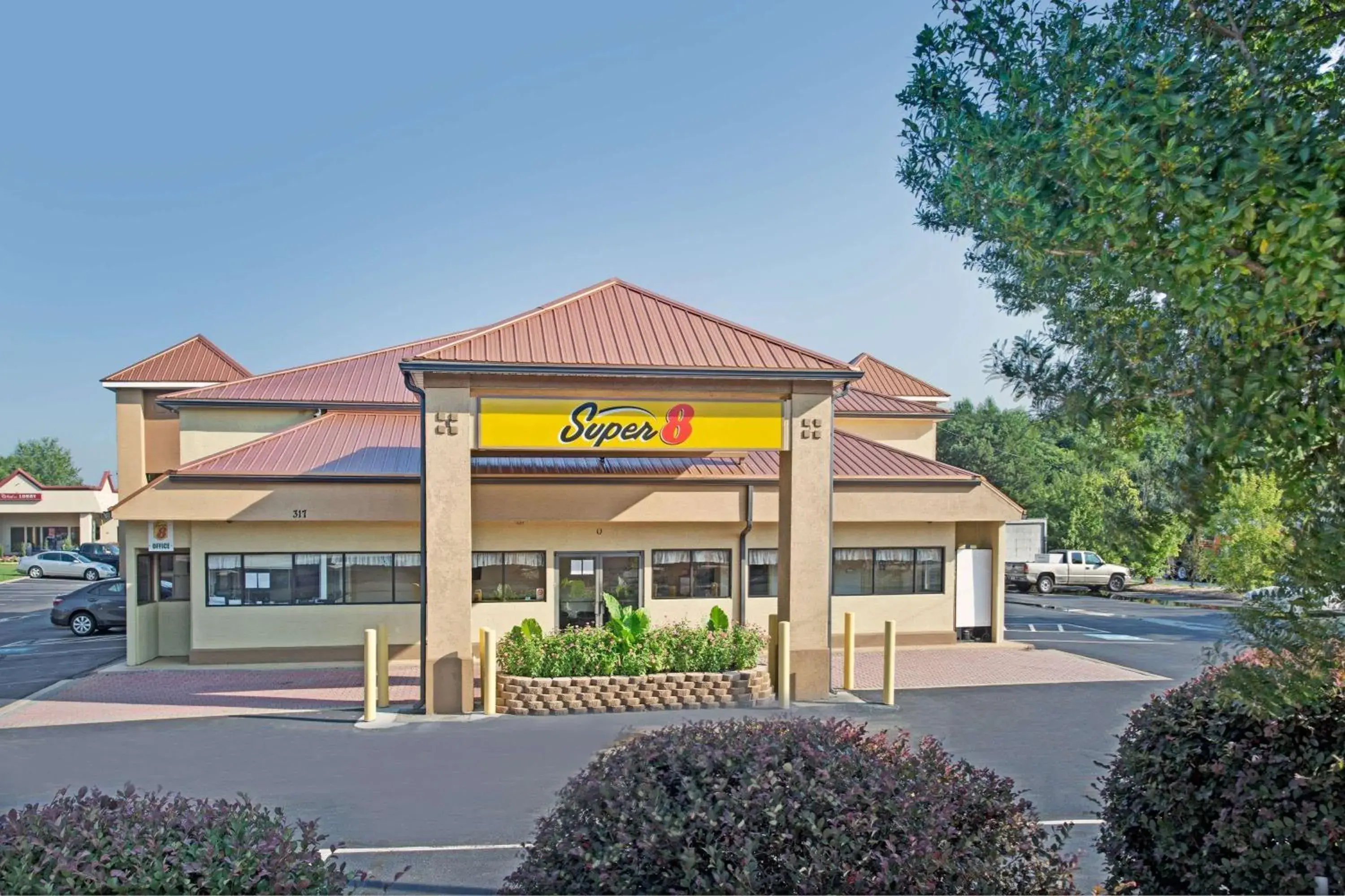 Property building in Super 8 by Wyndham Suwanee Property building in Super 8 by Wyndham Suwanee