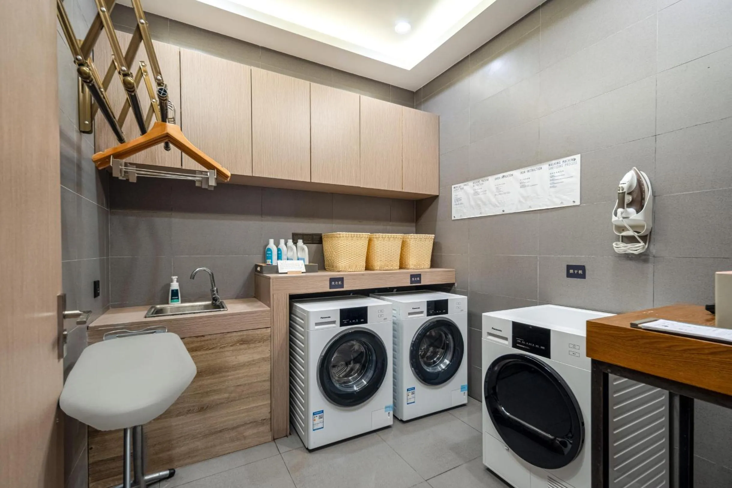 Atour Hotel (Shanghai International Tourism and Resorts Zone XiuYan Road)