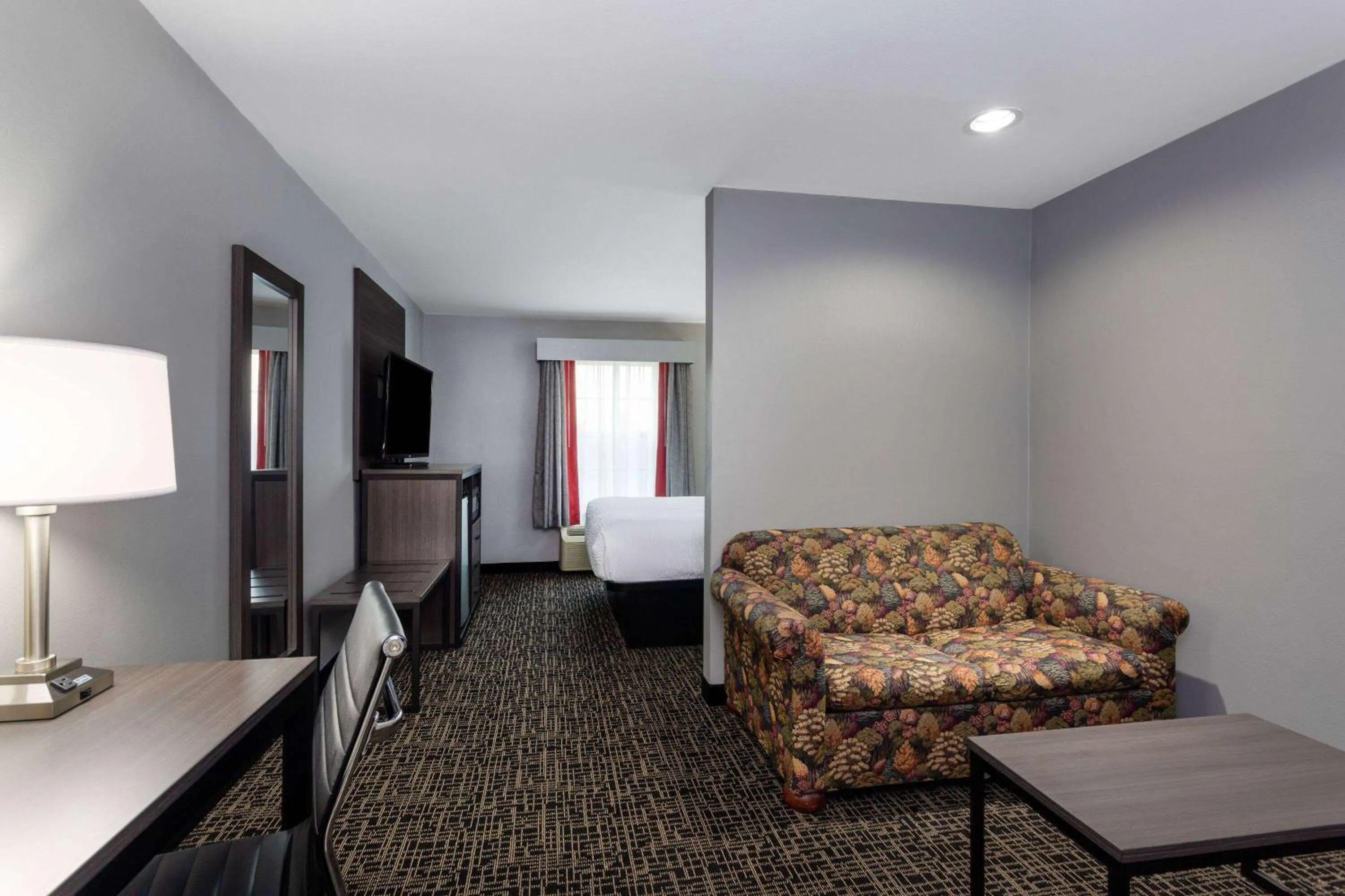 Bed in Ramada by Wyndham Sellersburg/Louisville North