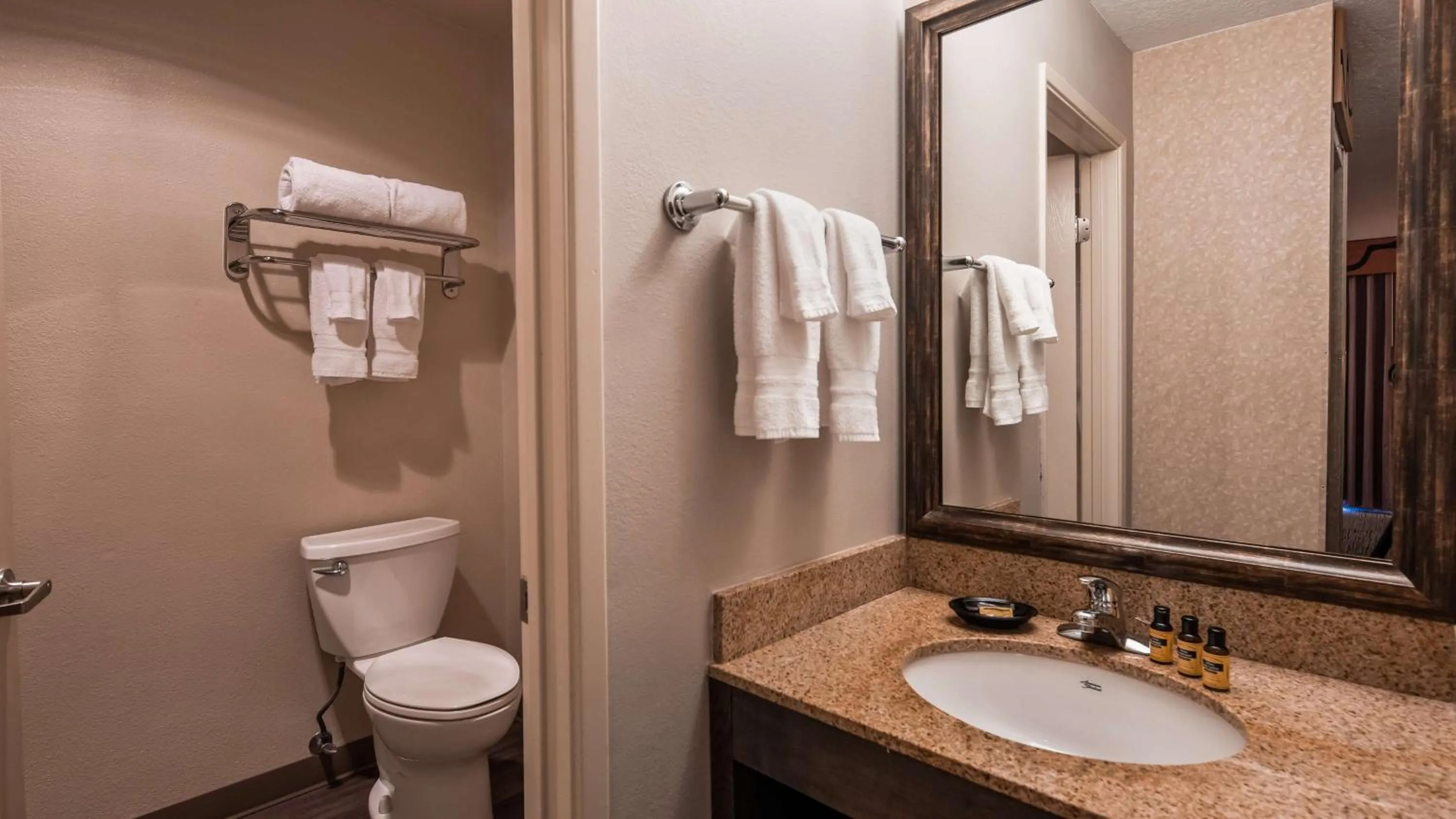 Bathroom in Best Western Plus Rivershore Hotel