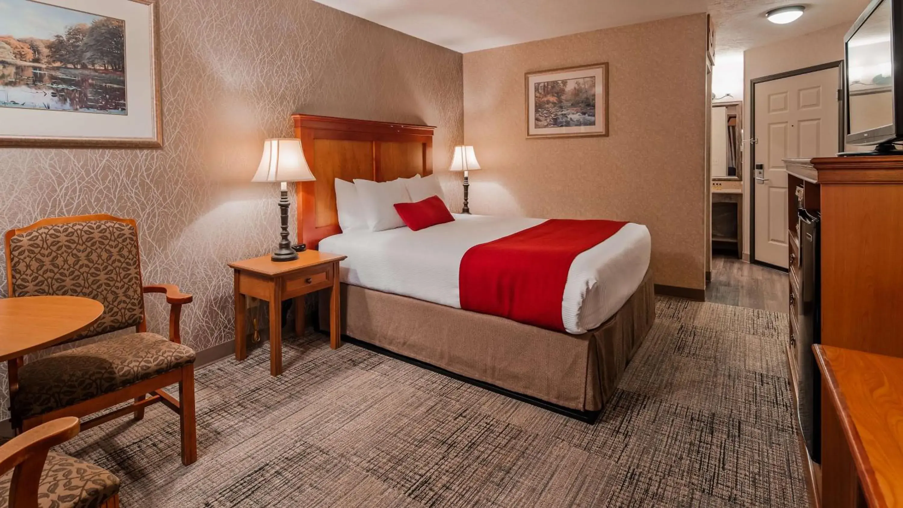 Bed in Best Western Plus Rivershore Hotel Bed in Best Western Plus Rivershore Hotel