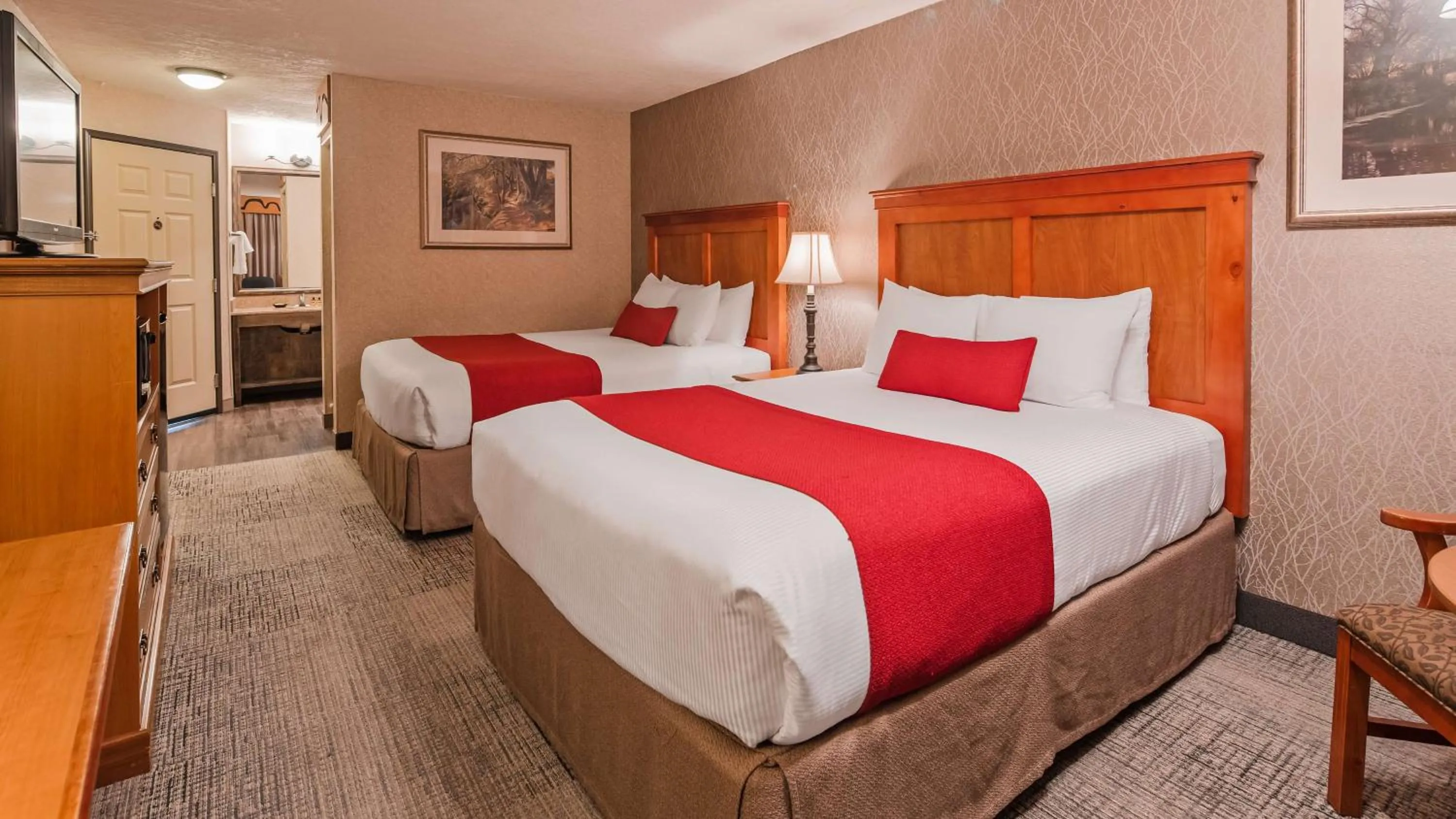 Bedroom, Bed in Best Western Plus Rivershore Hotel