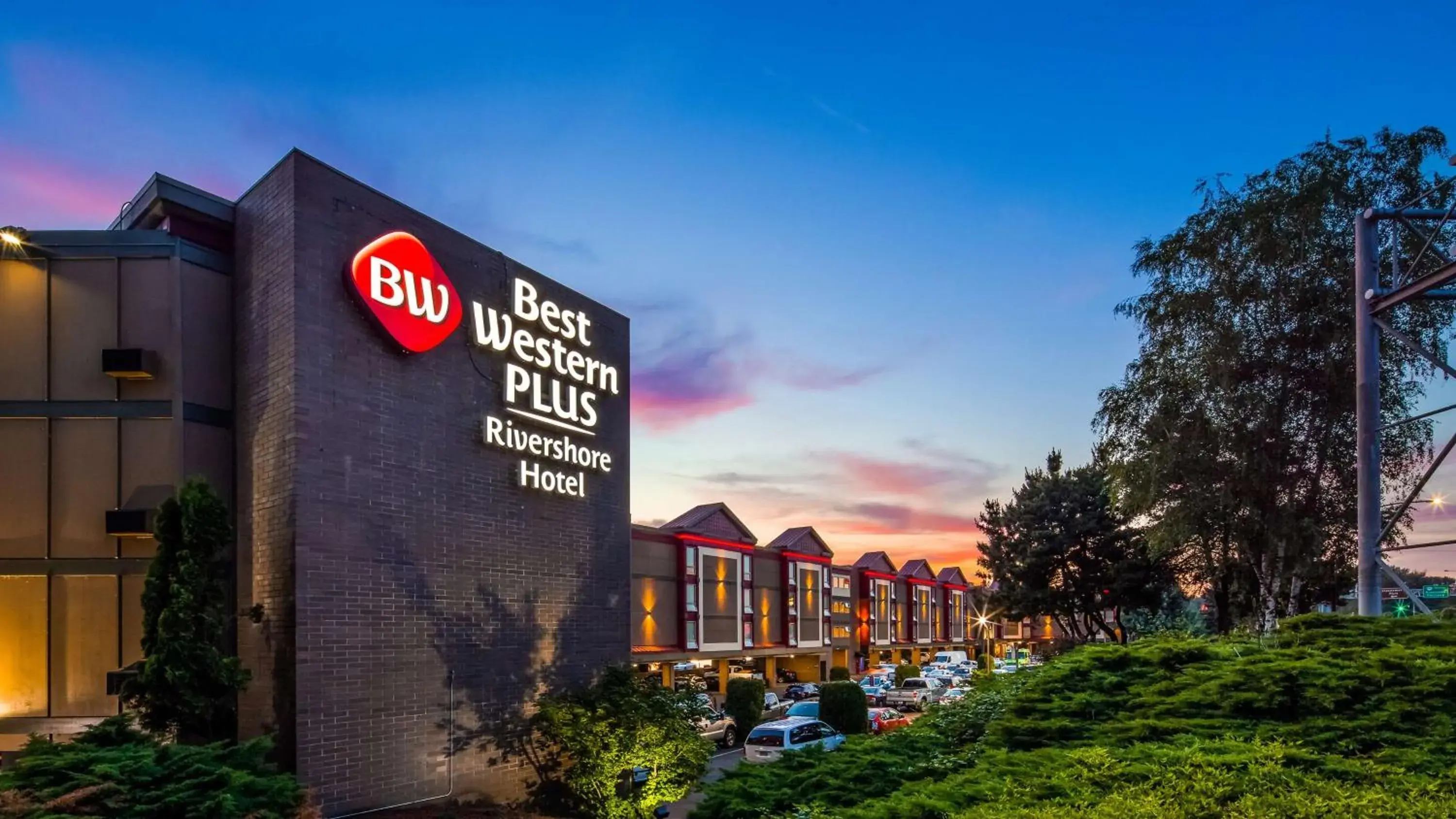 Property building in Best Western Plus Rivershore Hotel Property building in Best Western Plus Rivershore Hotel