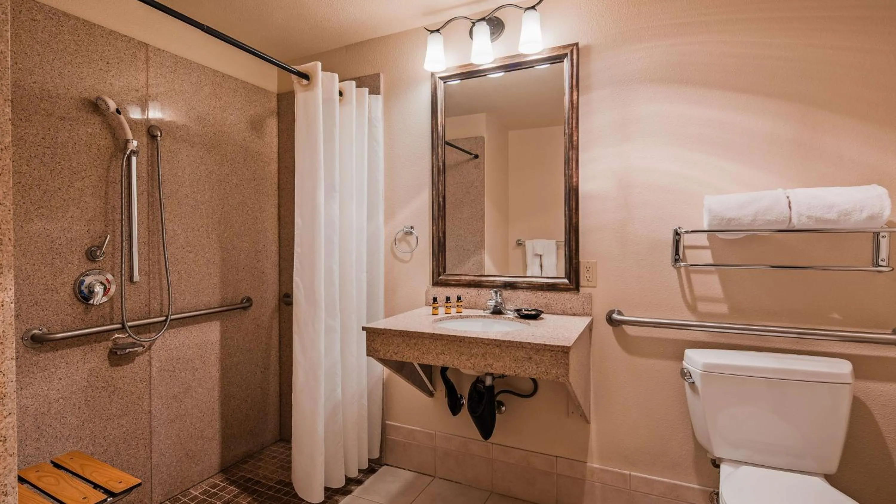 Bathroom in Best Western Plus Rivershore Hotel