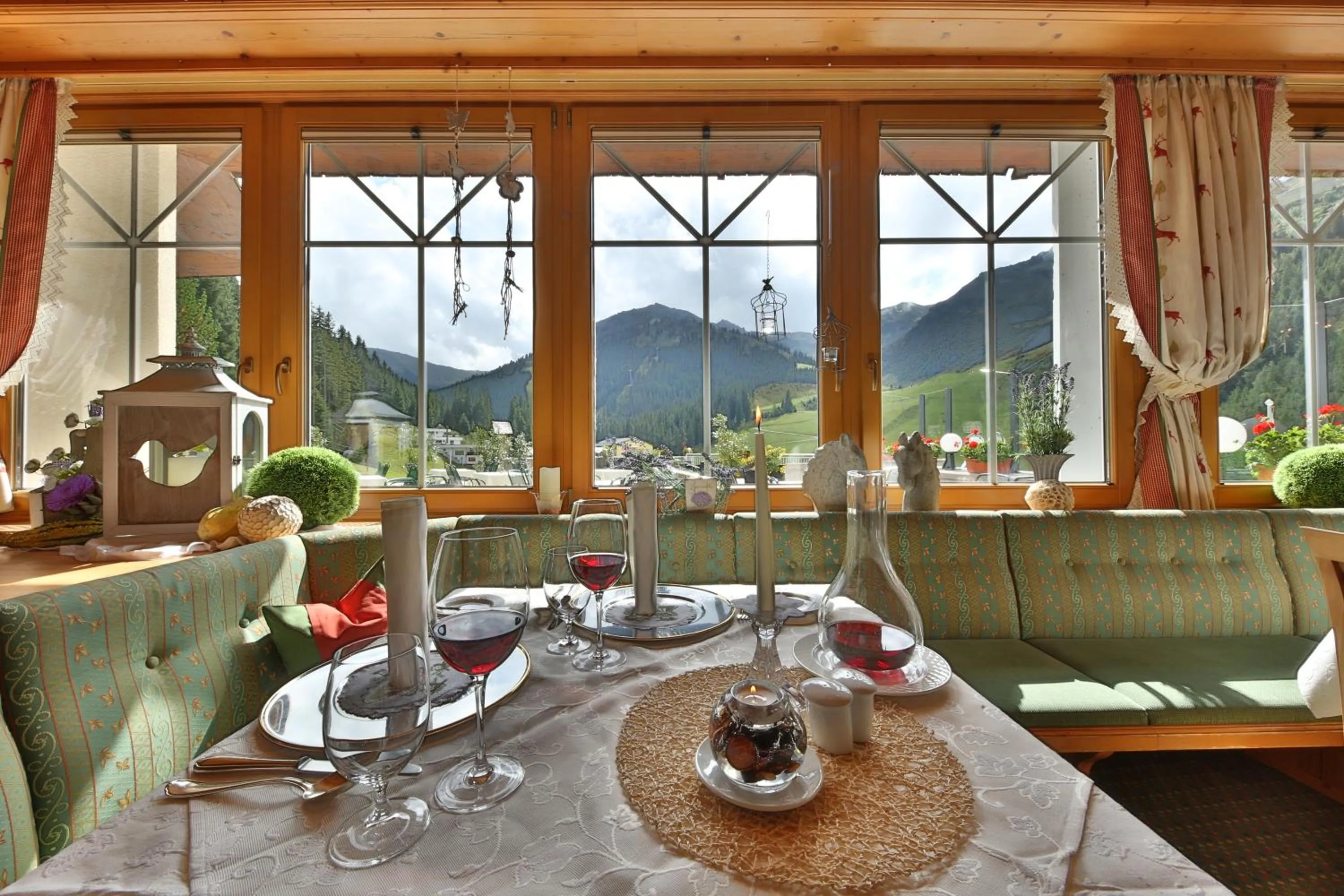 Restaurant/places to eat in Hotel Lamark