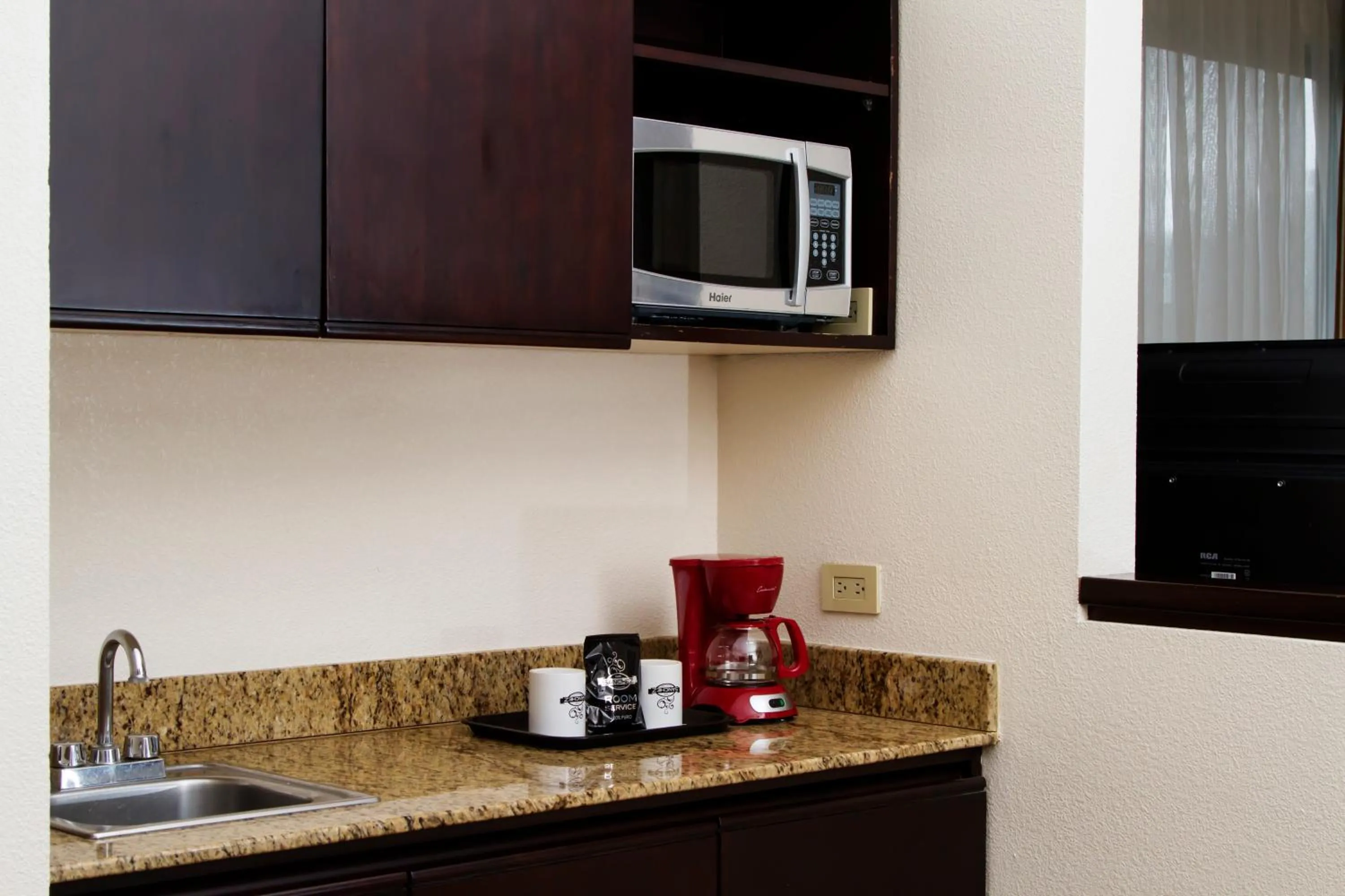 Coffee/tea facilities in Rincon del Valle Hotel & Suites