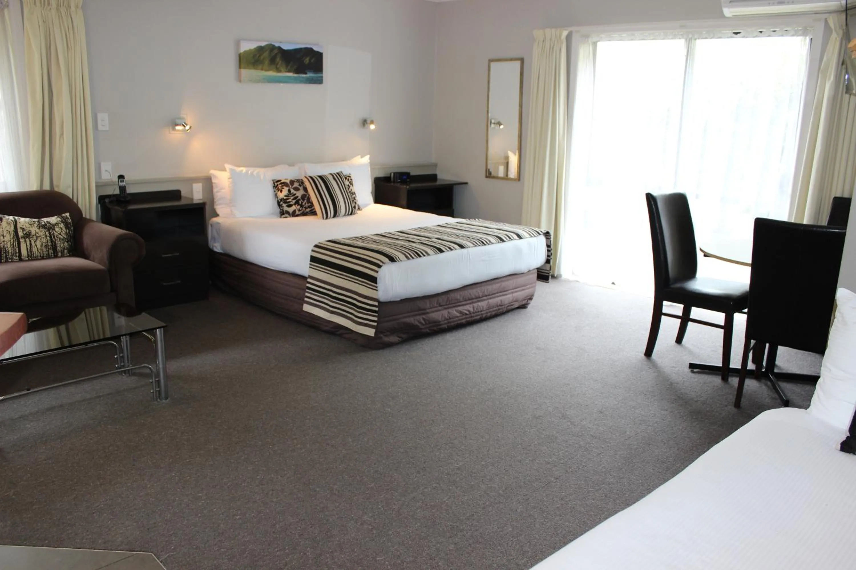 Bed in Quality Inn Acapulco Taupo