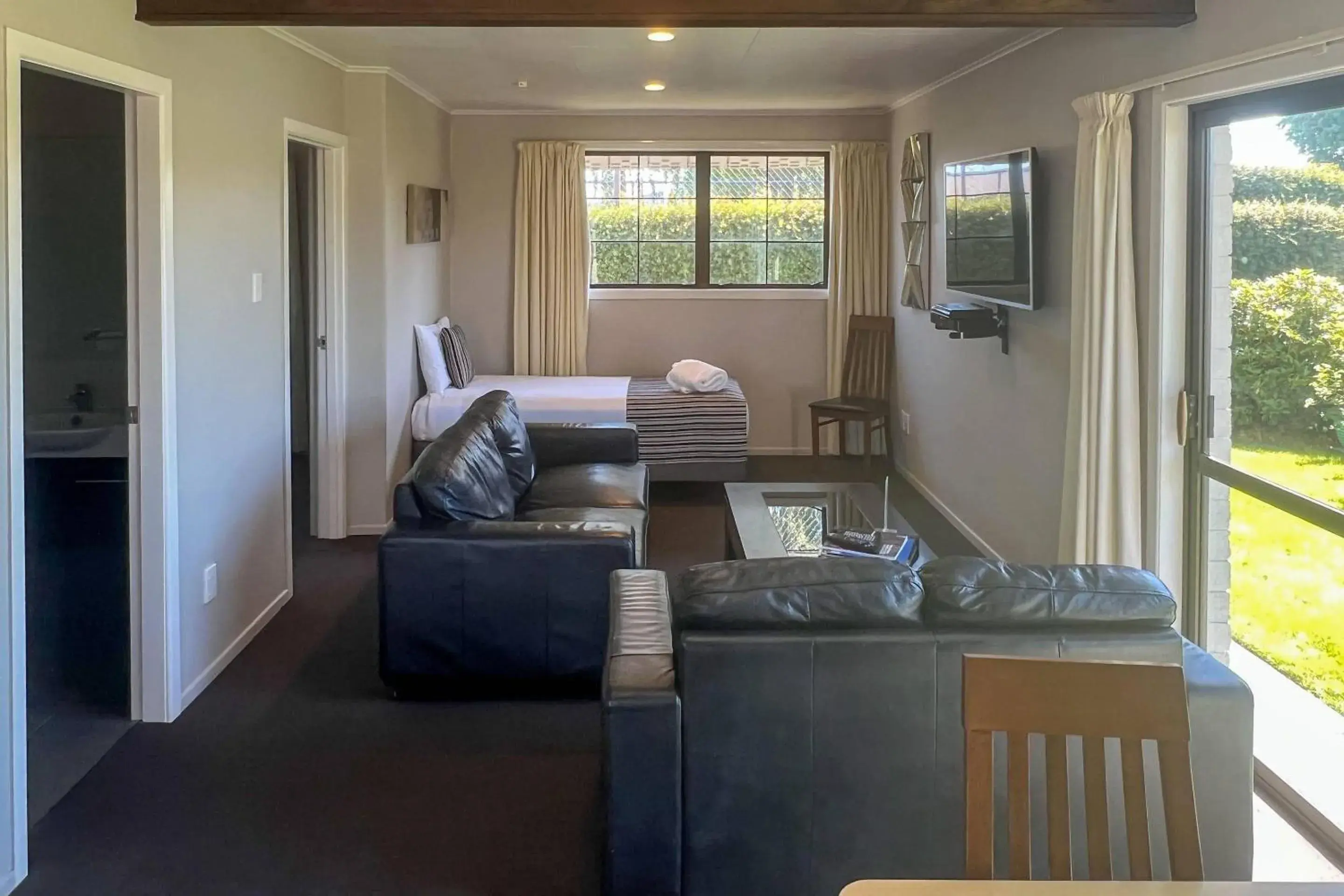 Bedroom in Quality Inn Acapulco Taupo Bedroom in Quality Inn Acapulco Taupo