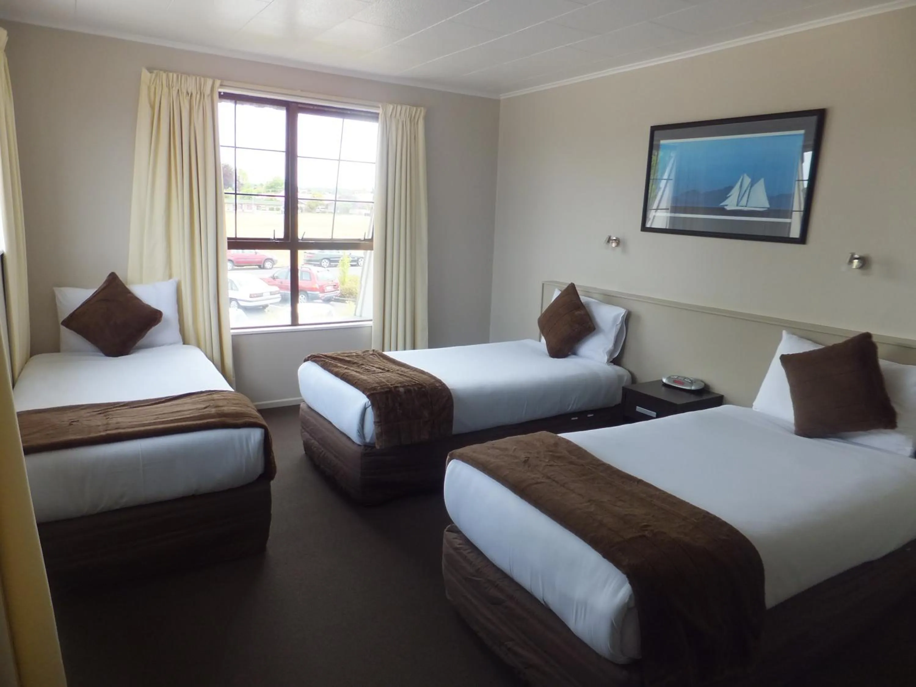 Bed in Quality Inn Acapulco Taupo