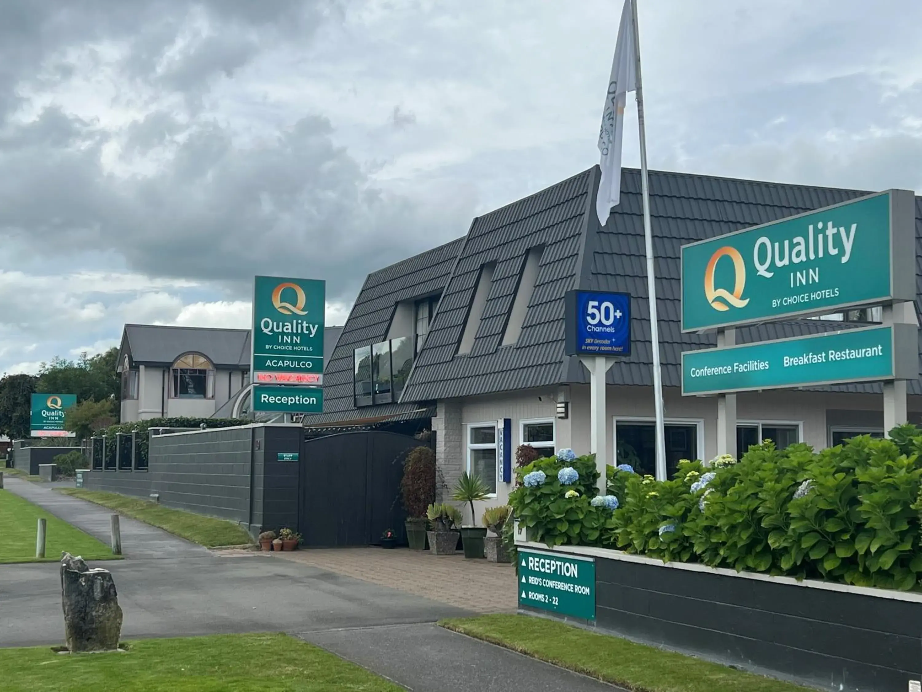 Property building in Quality Inn Acapulco Taupo Property building in Quality Inn Acapulco Taupo