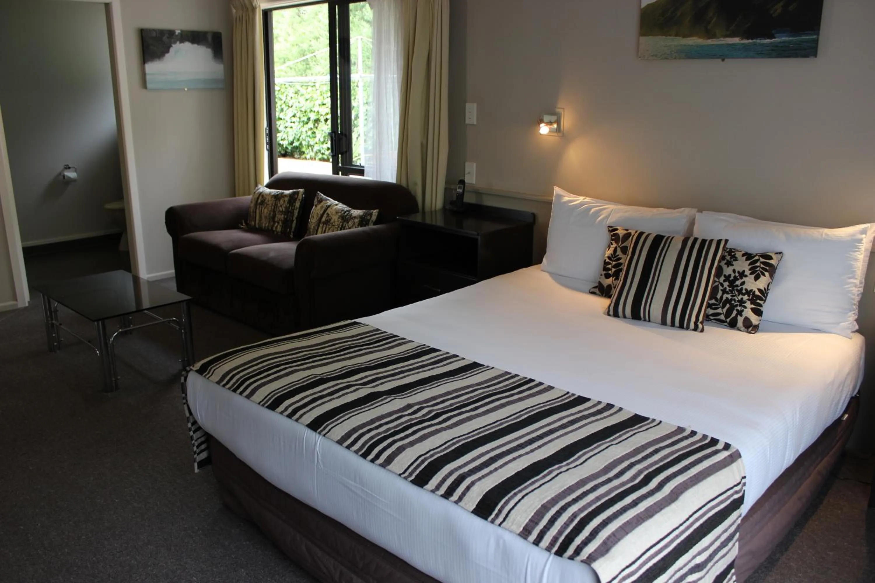 Photo of the whole room, Bed in Quality Inn Acapulco Taupo