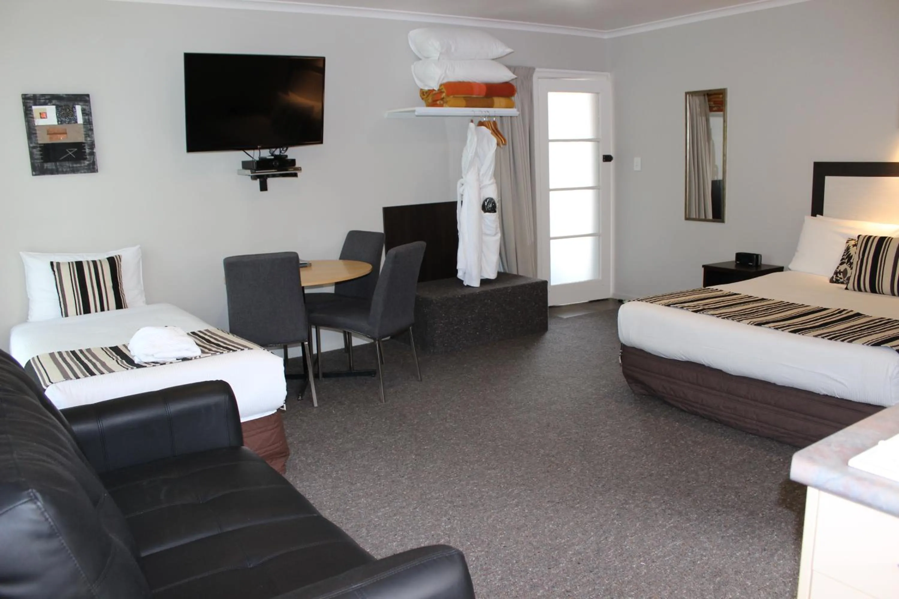 Photo of the whole room, Bed in Quality Inn Acapulco Taupo