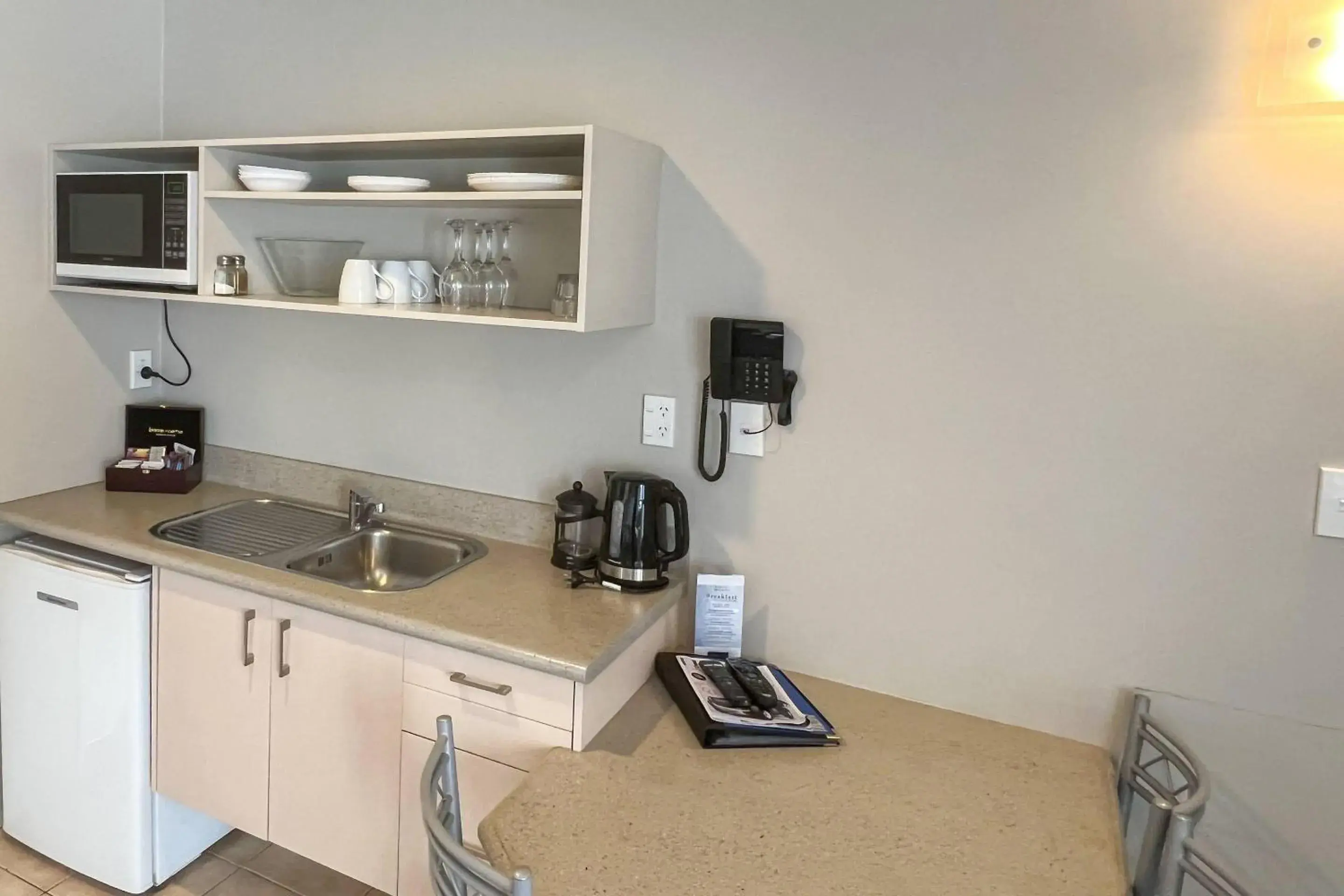 Bedroom in Quality Inn Acapulco Taupo Bedroom in Quality Inn Acapulco Taupo