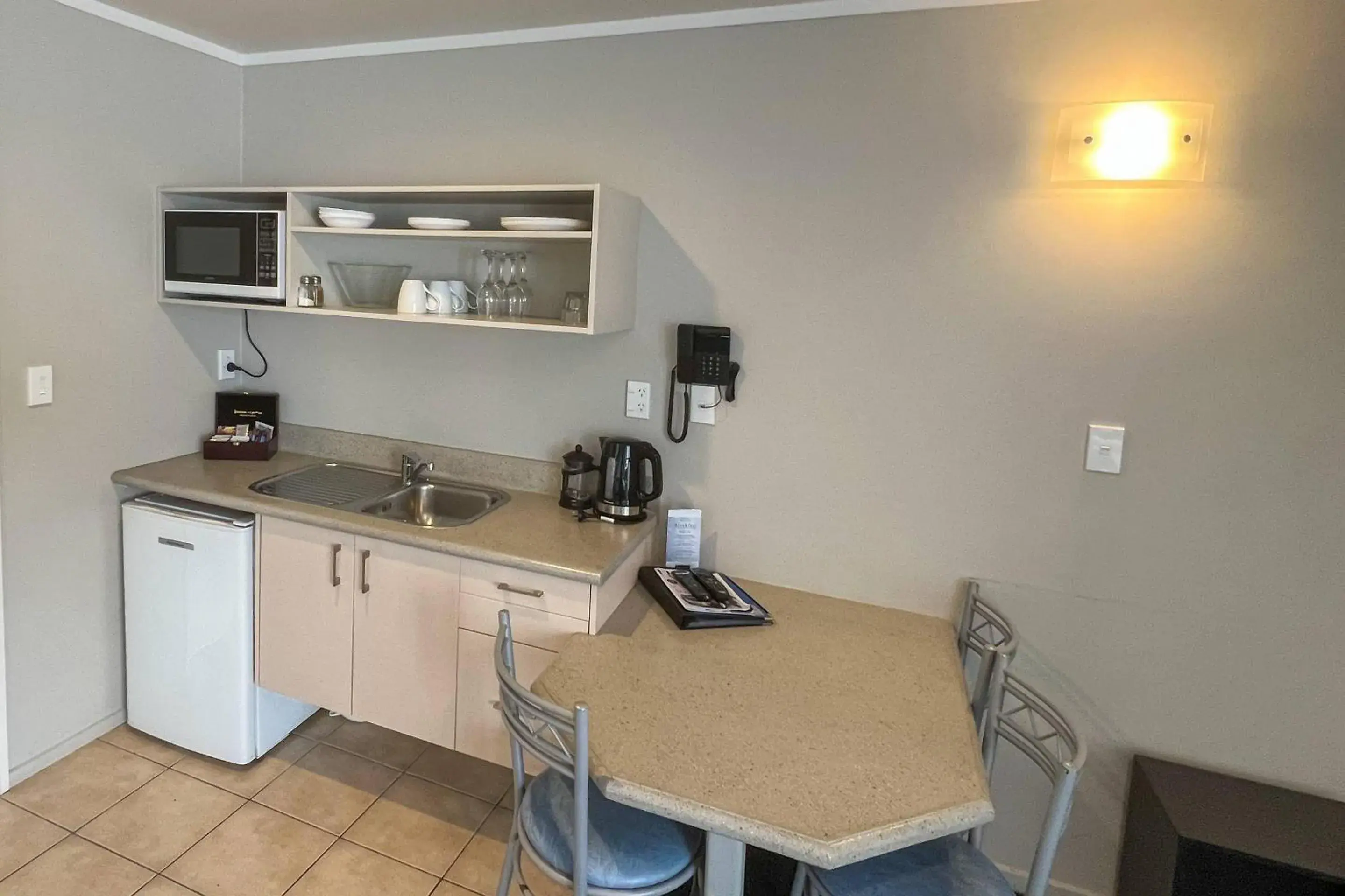 Bedroom in Quality Inn Acapulco Taupo Bedroom in Quality Inn Acapulco Taupo