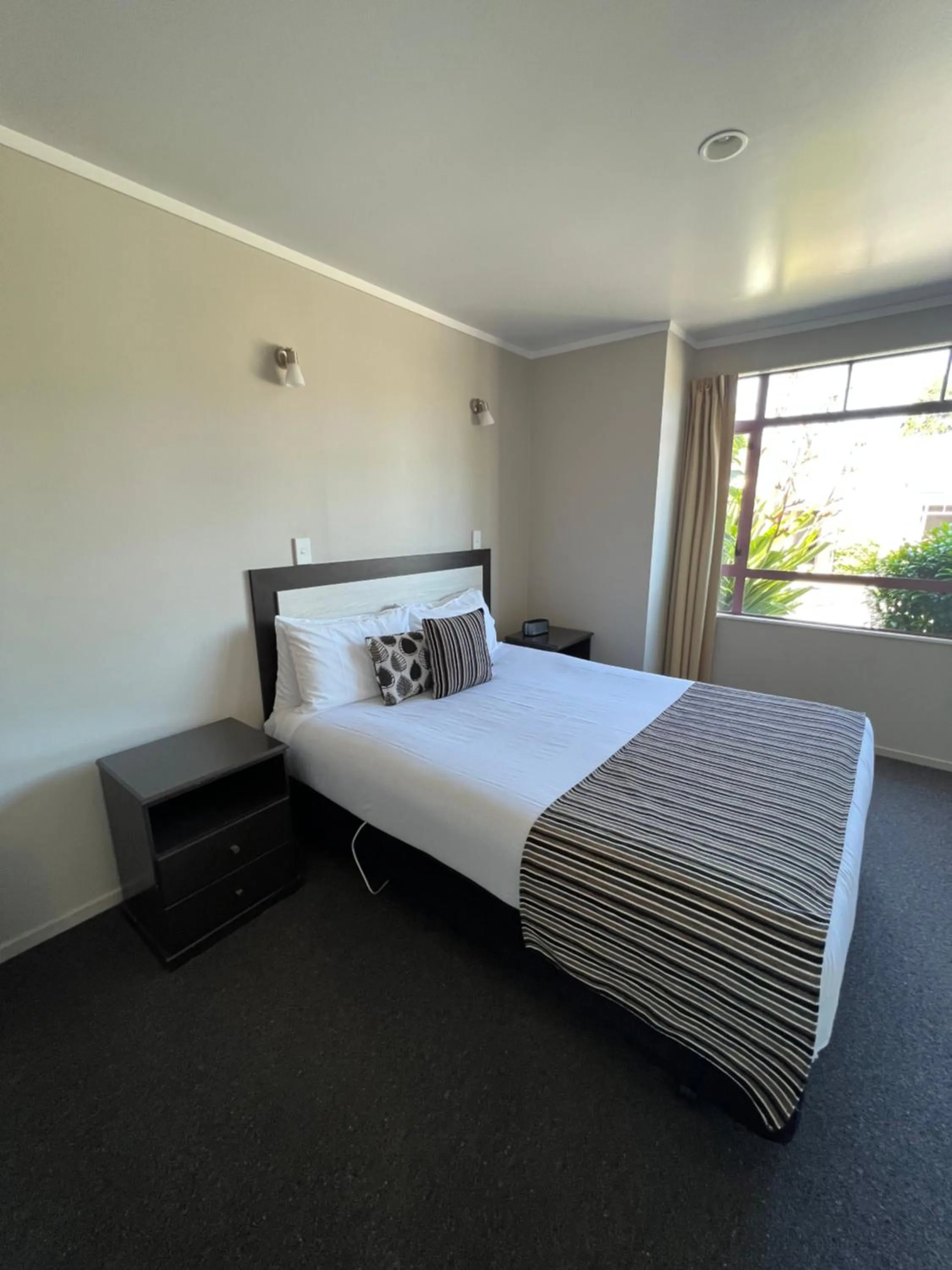 Bed in Quality Inn Acapulco Taupo