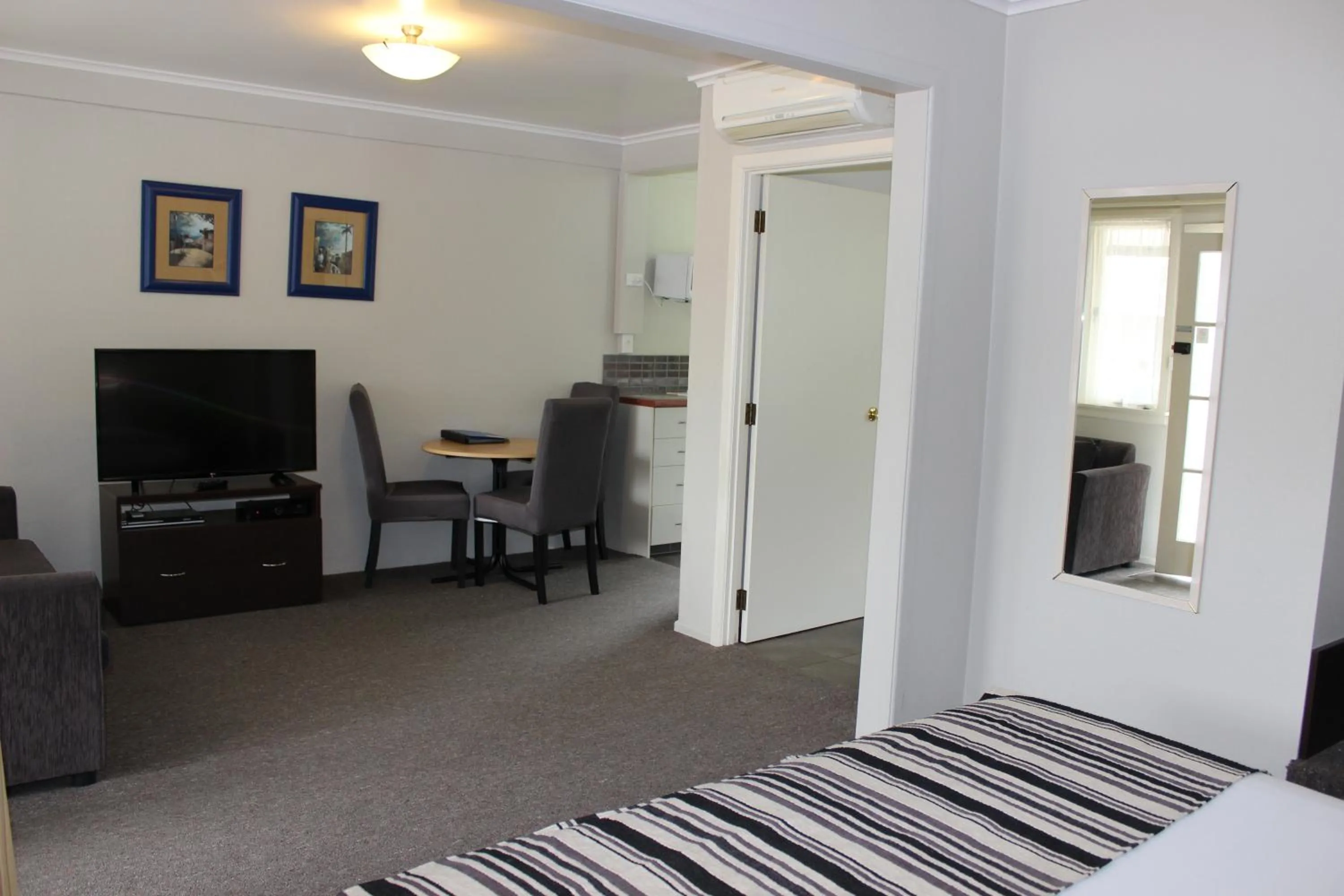 Bed in Quality Inn Acapulco Taupo