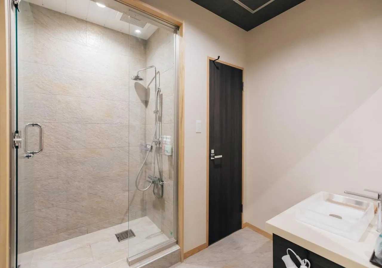 Shower in Atami Fuga