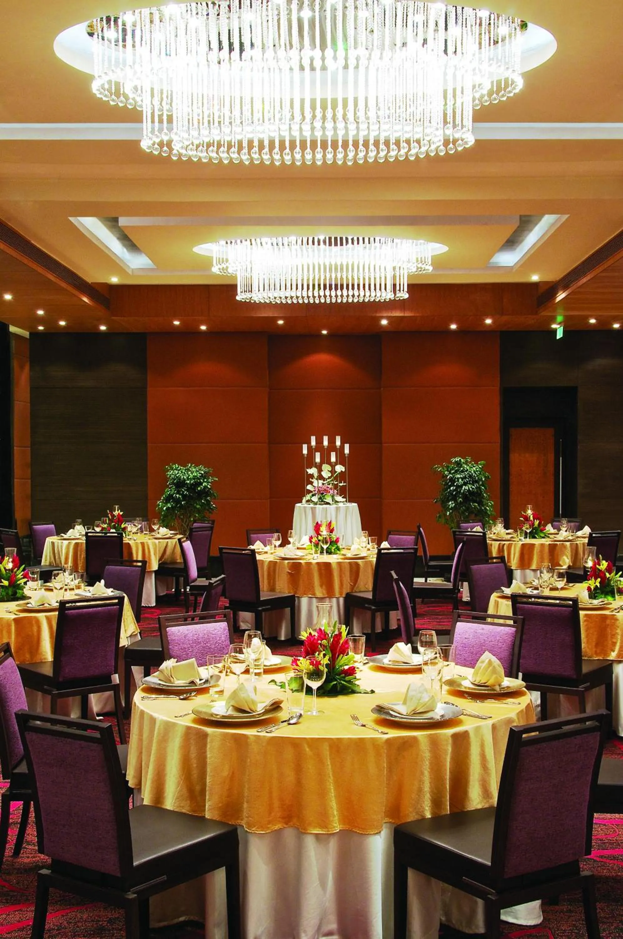 Restaurant/places to eat in Vivanta Hyderabad, Begumpet