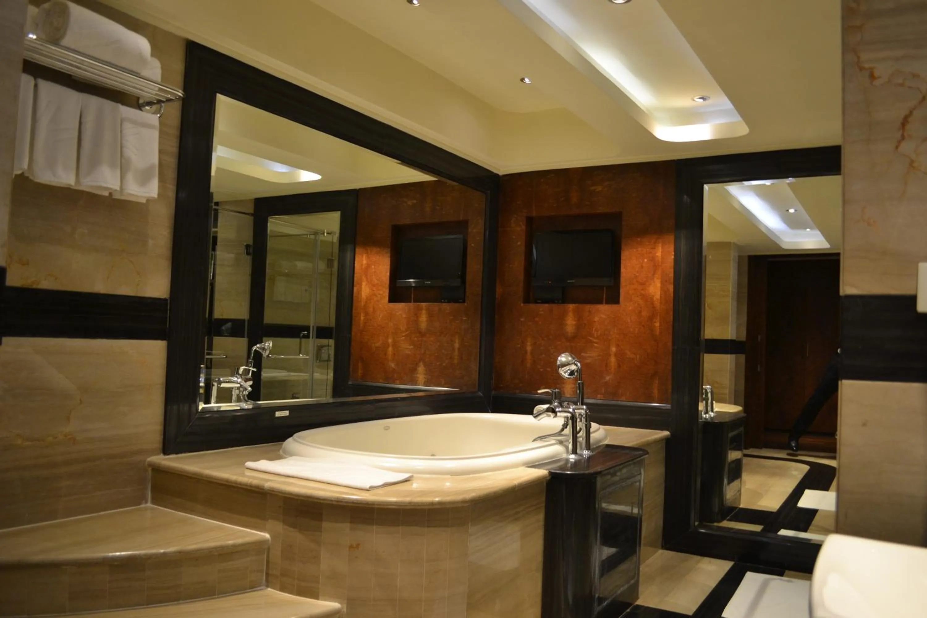 Bathroom in Vivanta Hyderabad, Begumpet