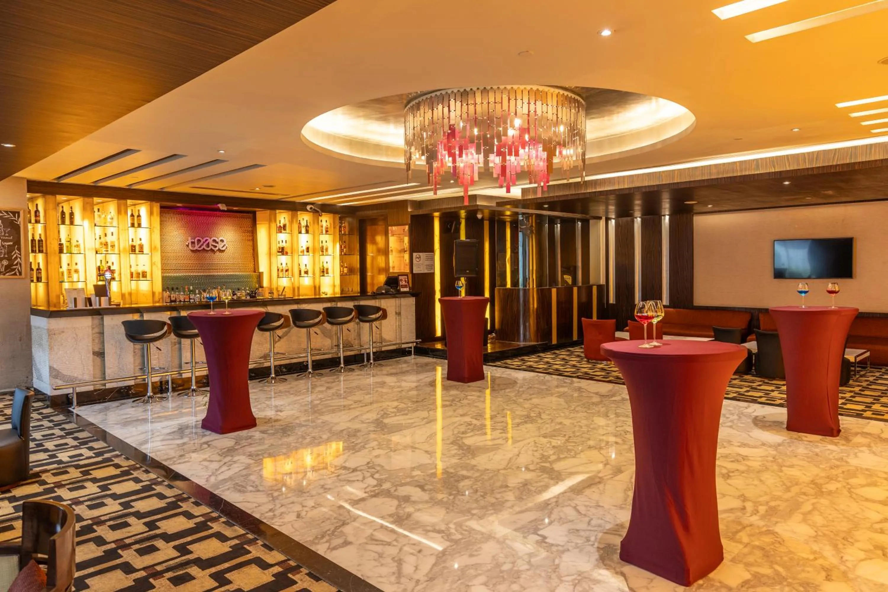 Lounge or bar in Vivanta Hyderabad, Begumpet