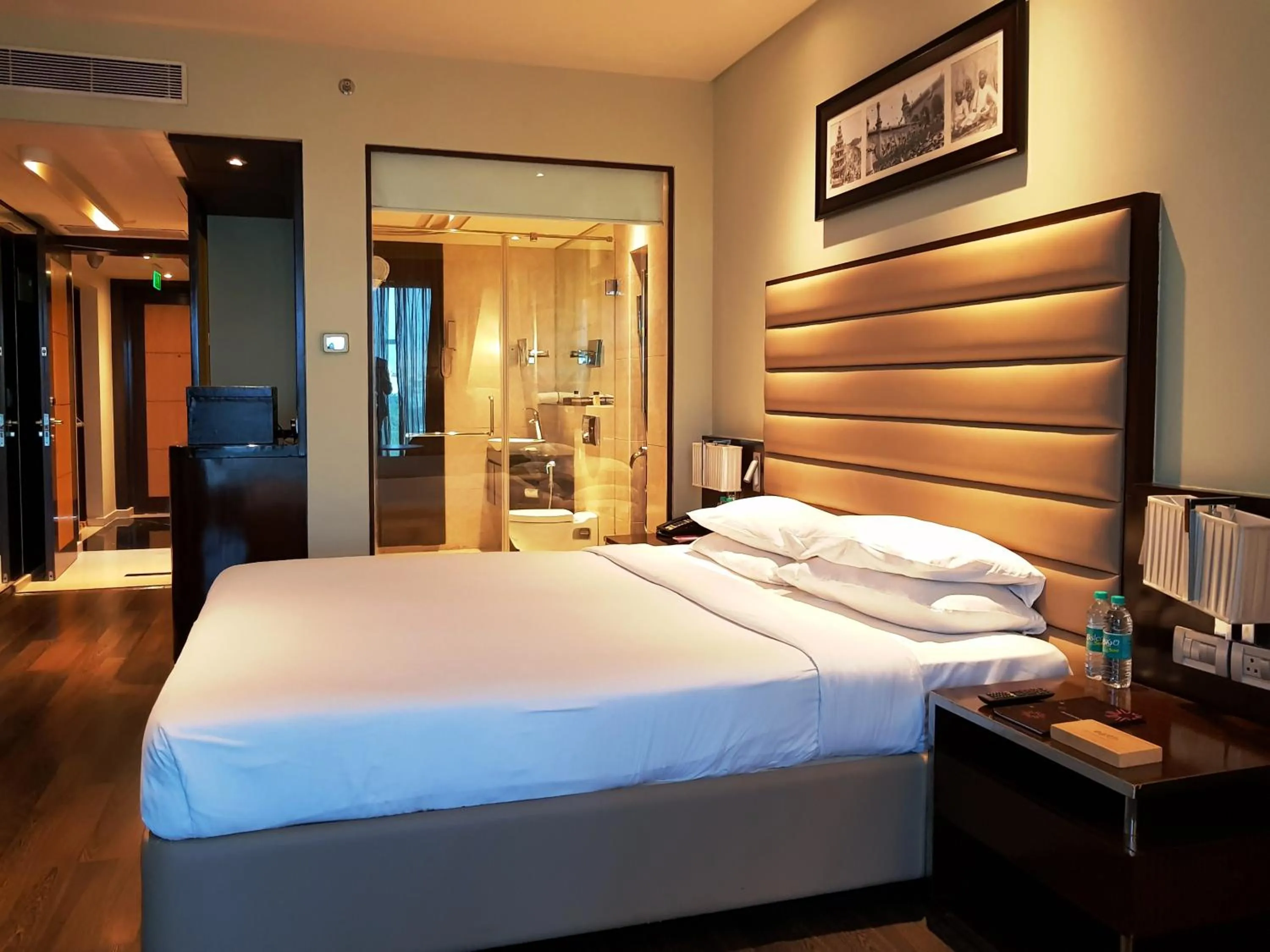 Bathroom, Bed in Vivanta Hyderabad, Begumpet