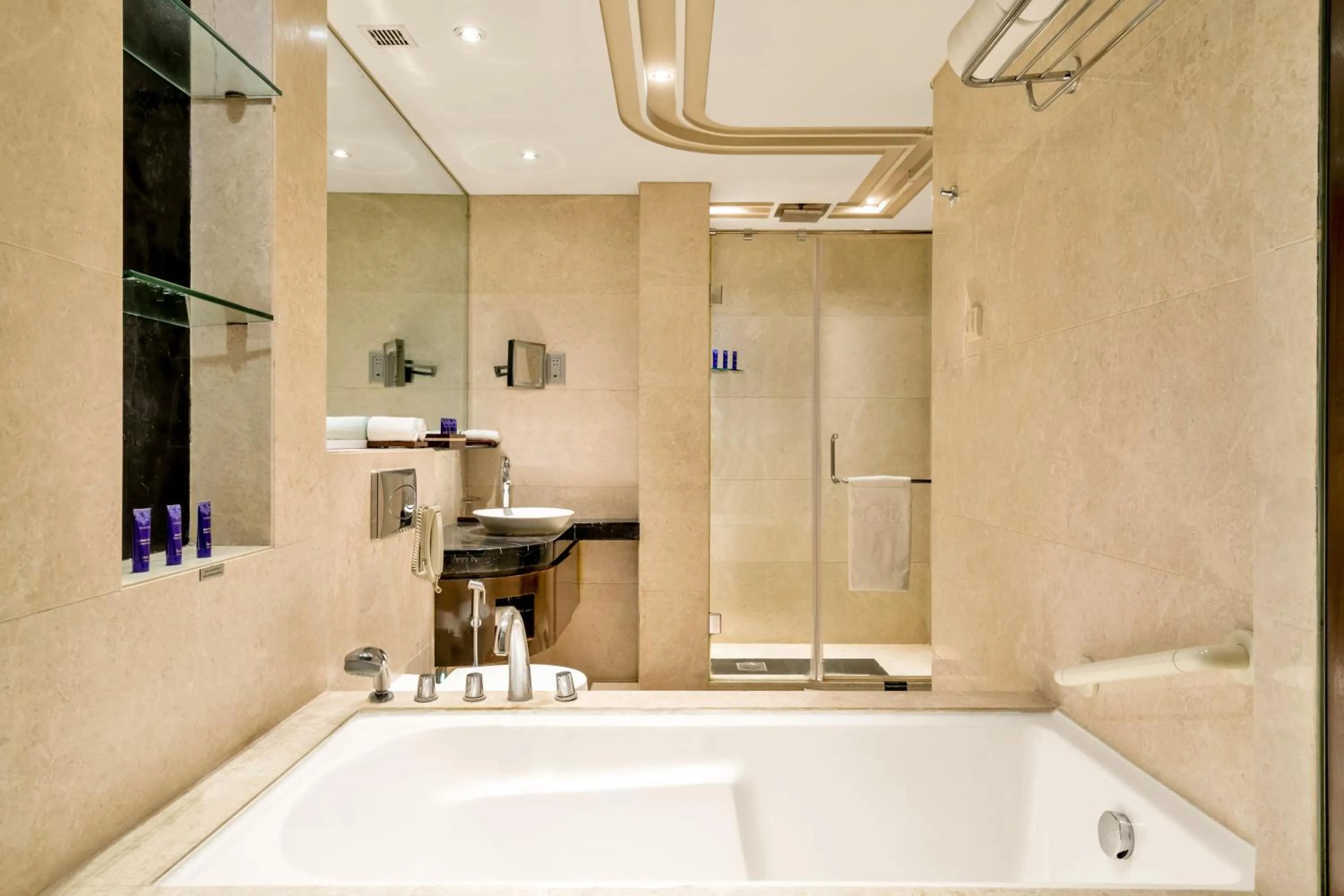 Shower in Vivanta Hyderabad, Begumpet