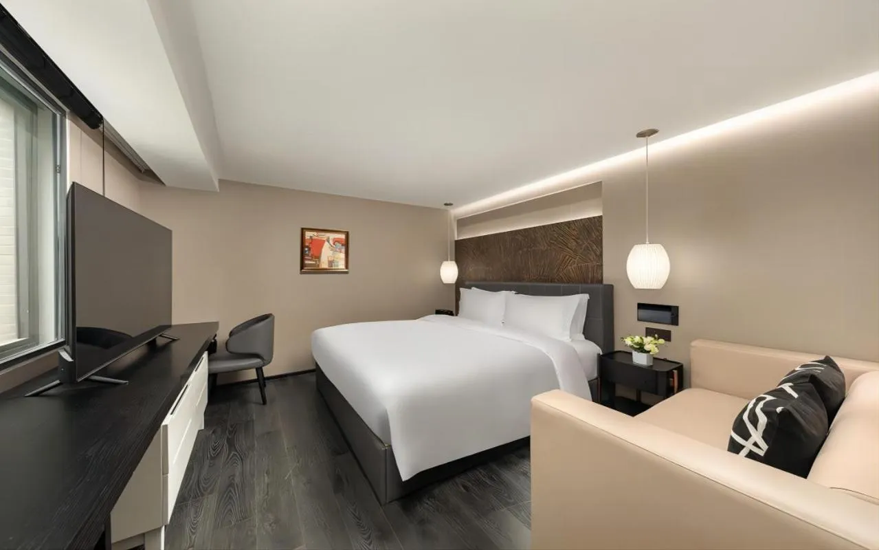 View (from property/room), Bed in JingLai Bushe Hotel Bund Nanjing West Road Shanghai