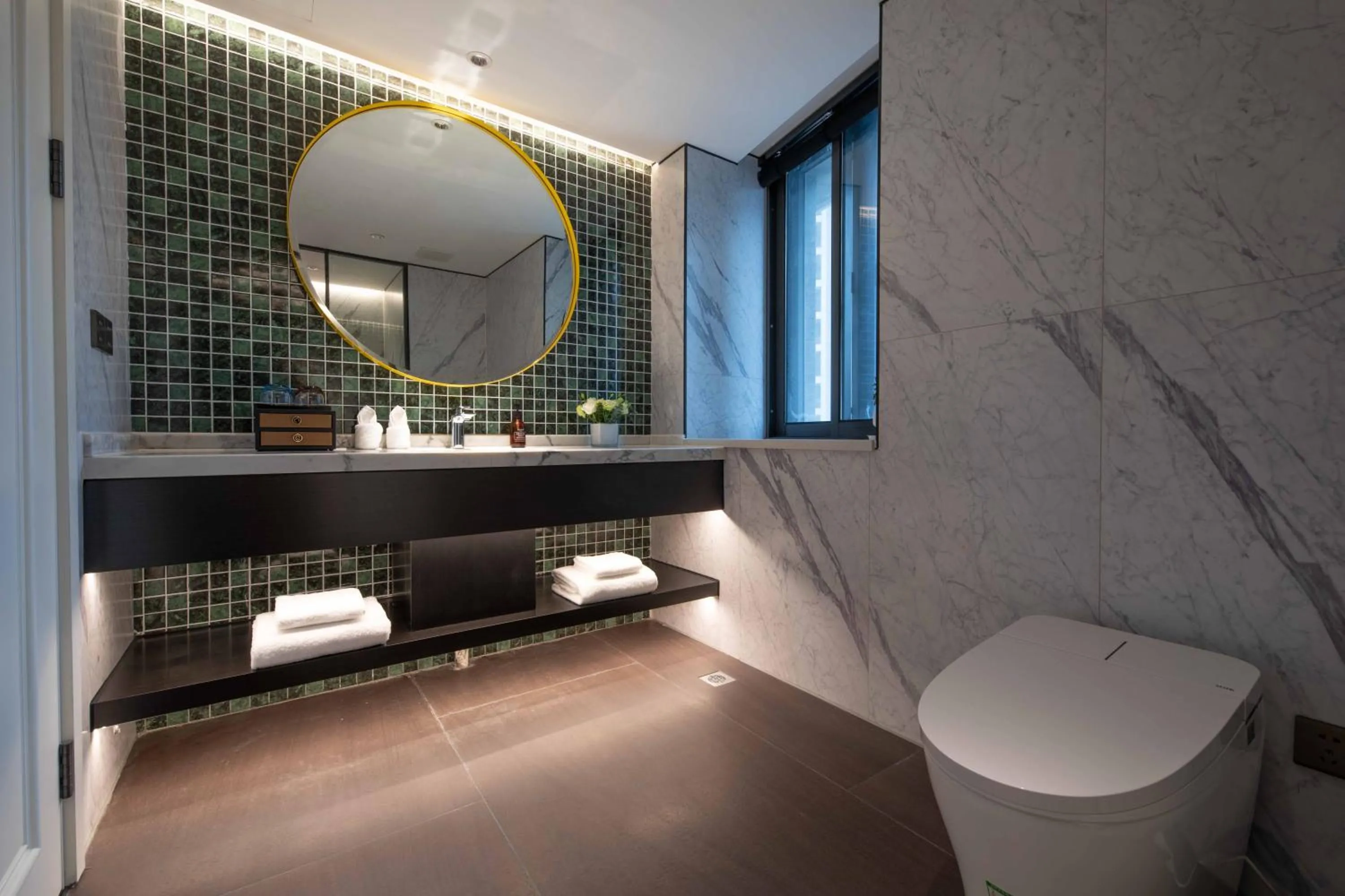 Toilet in JingLai Bushe Hotel Bund Nanjing West Road Shanghai