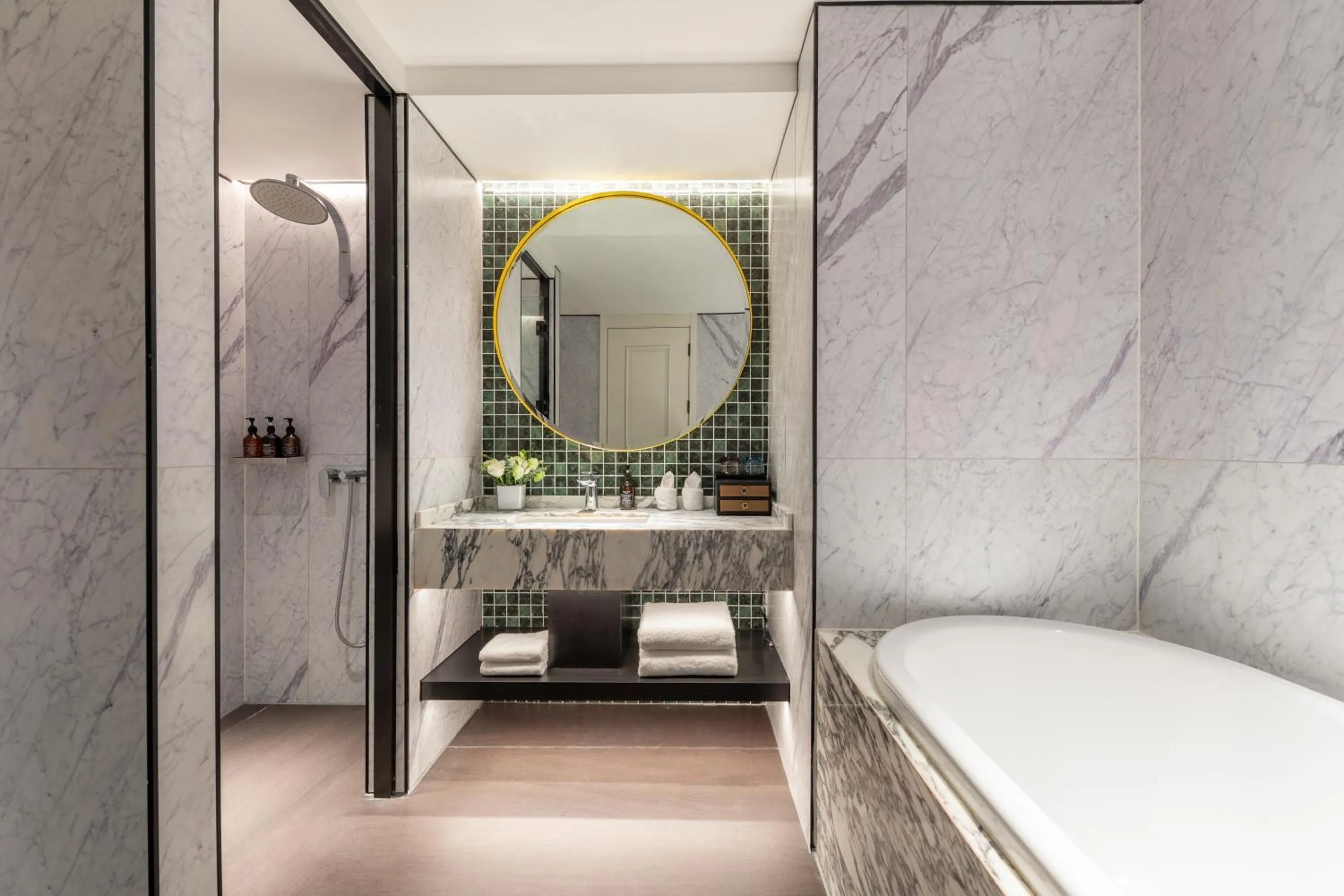 Shower, Bed in JingLai Bushe Hotel Bund Nanjing West Road Shanghai