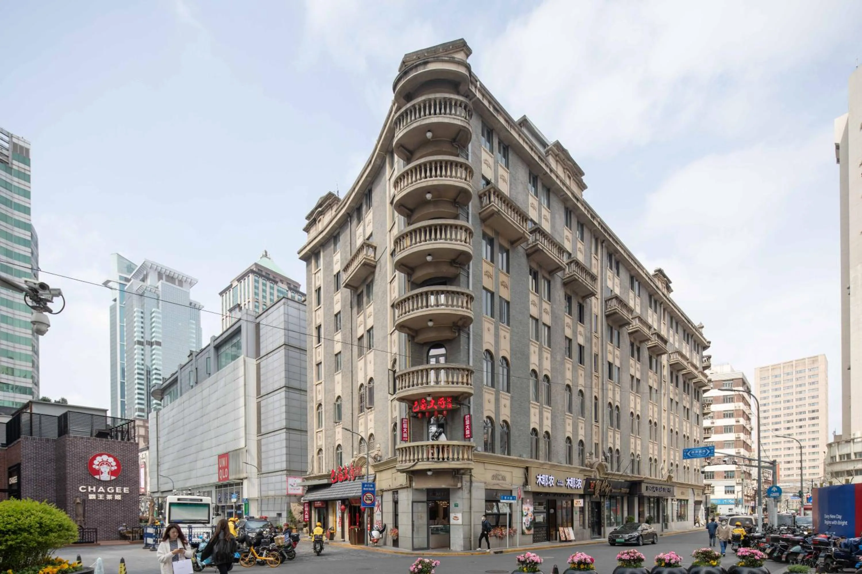 Property building in JingLai Bushe Hotel Bund Nanjing West Road Shanghai