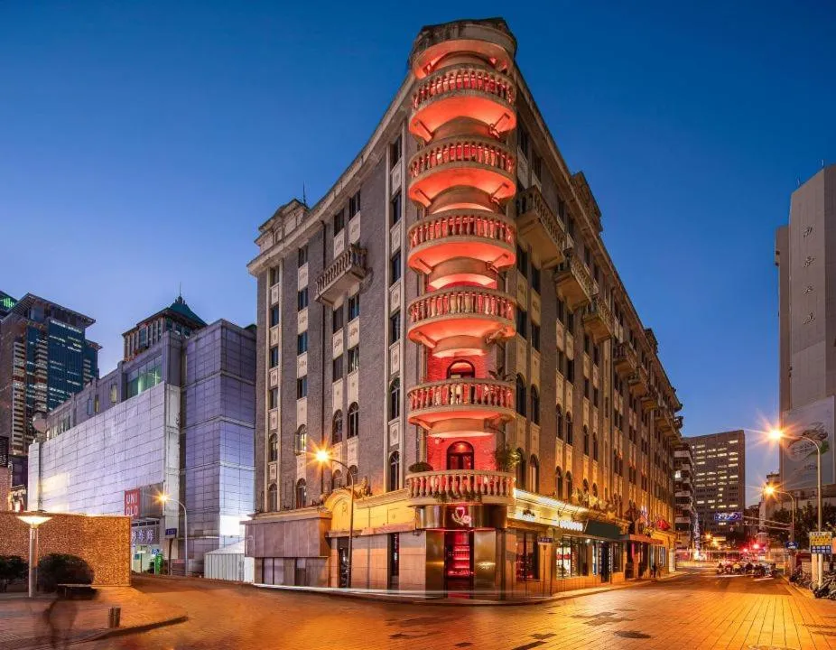 Property building in JingLai Bushe Hotel Bund Nanjing West Road Shanghai