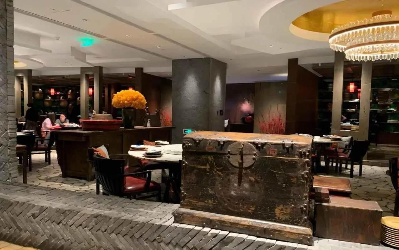 Restaurant/places to eat in JingLai Bushe Hotel Bund Nanjing West Road Shanghai