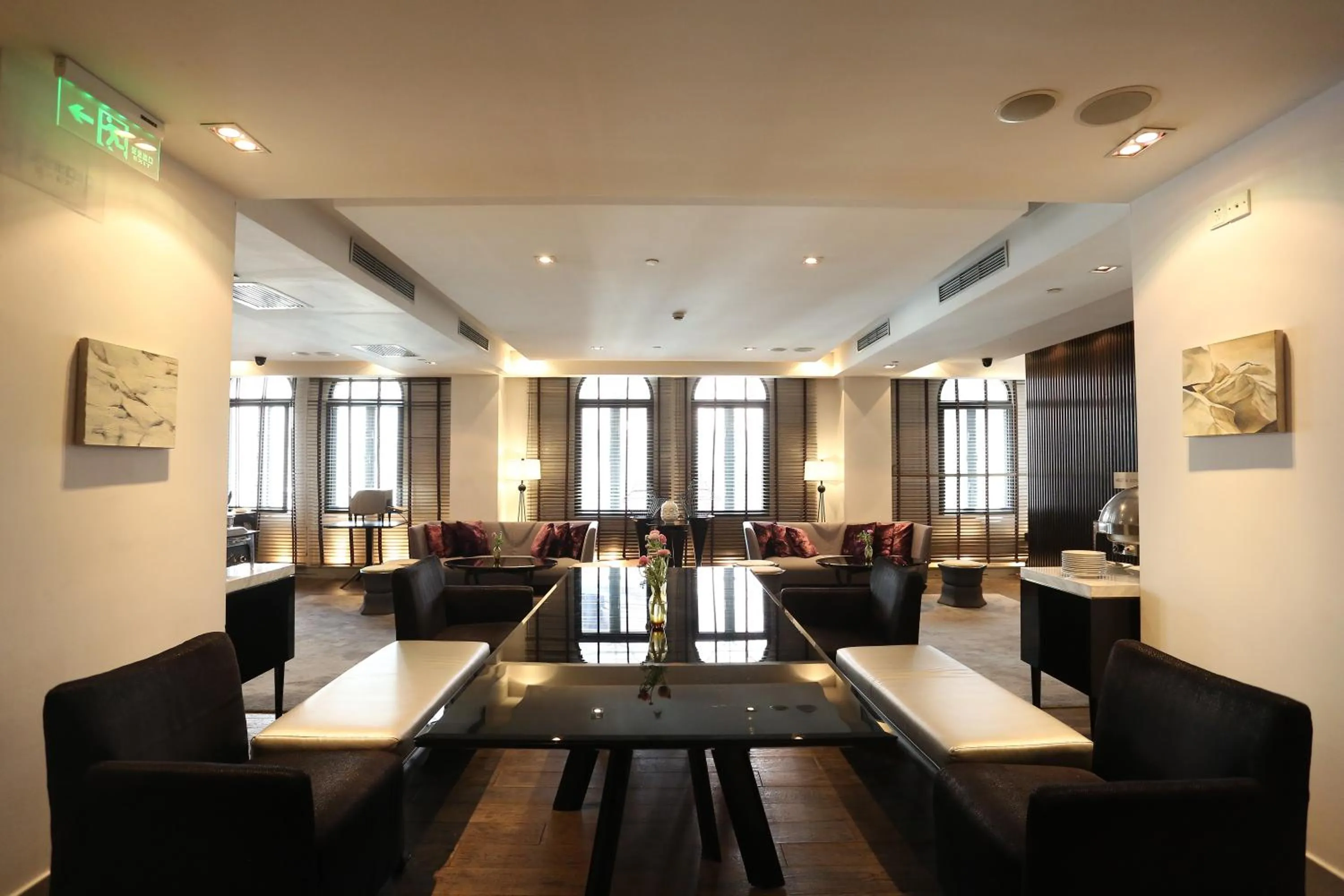 Restaurant/places to eat in JingLai Bushe Hotel Bund Nanjing West Road Shanghai
