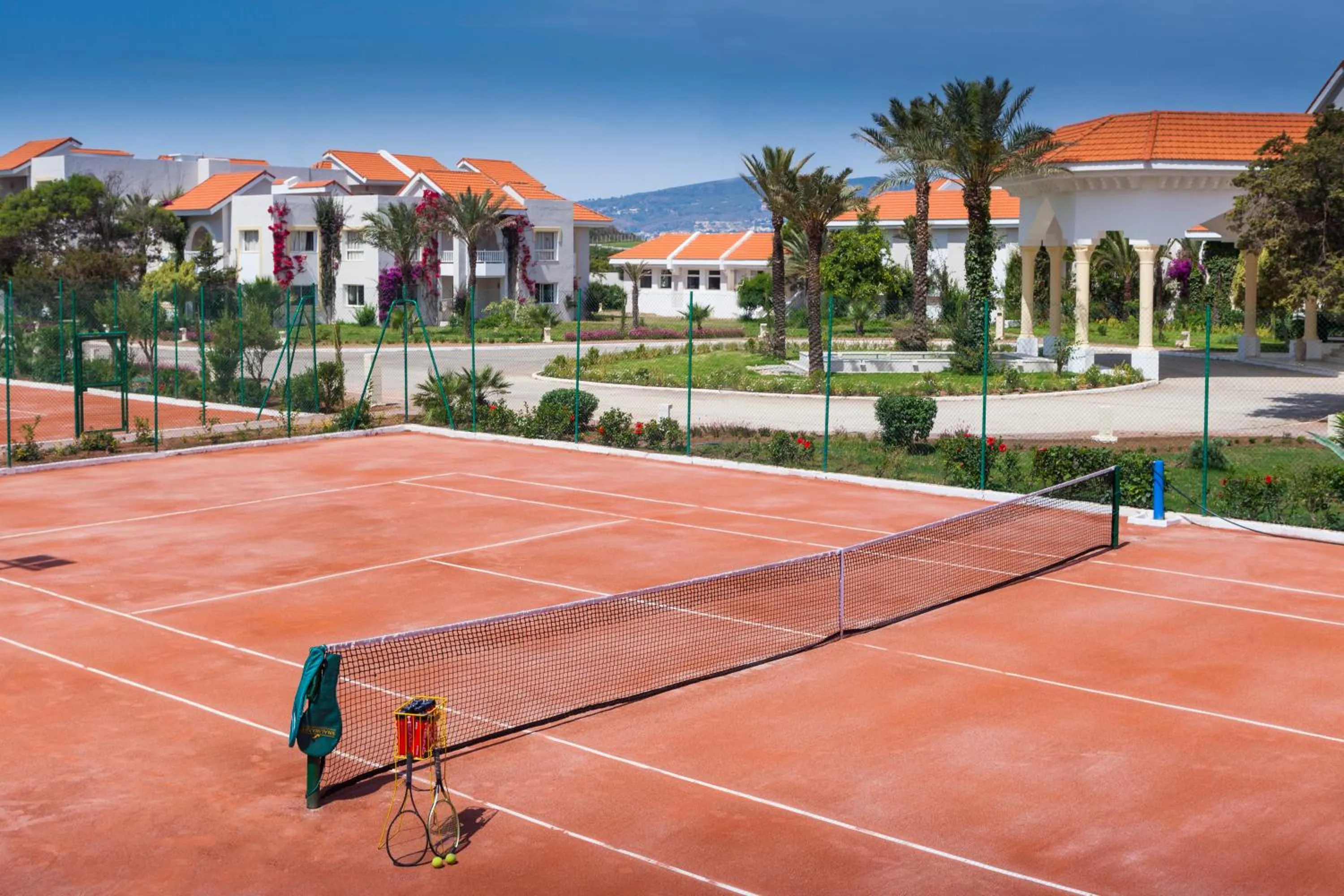 Tennis court in Thabraca Thalasso & Diving